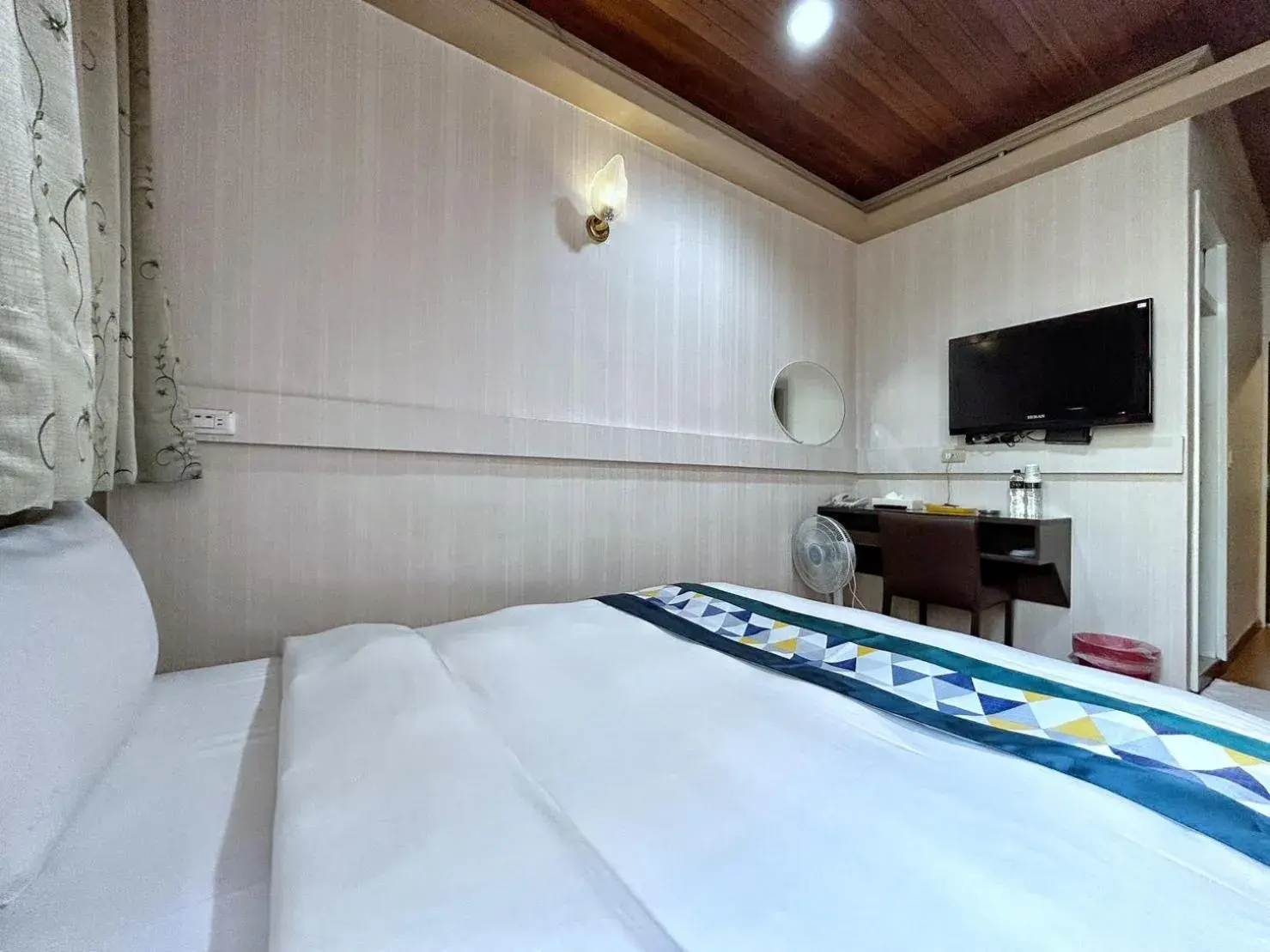 Property building, Bed in Fulong Hotel