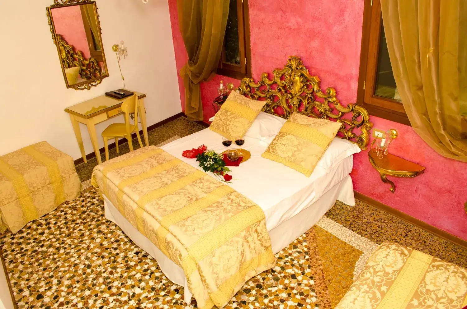 Photo of the whole room, Bed in Relais Alcova del Doge Photo of the whole room, Bed in Relais Alcova del Doge