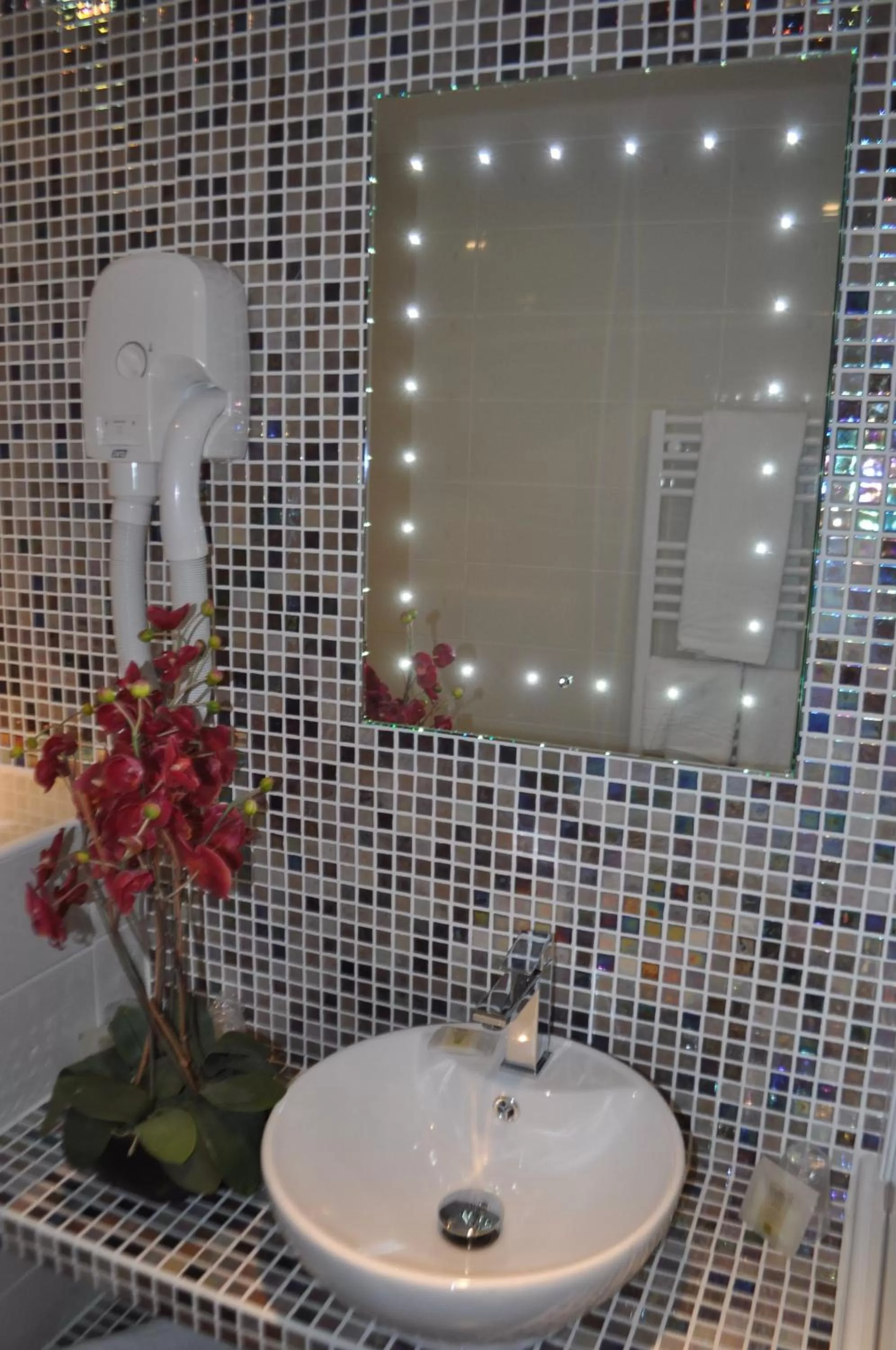 Bathroom in Hôtel Restaurant de l'Ecu