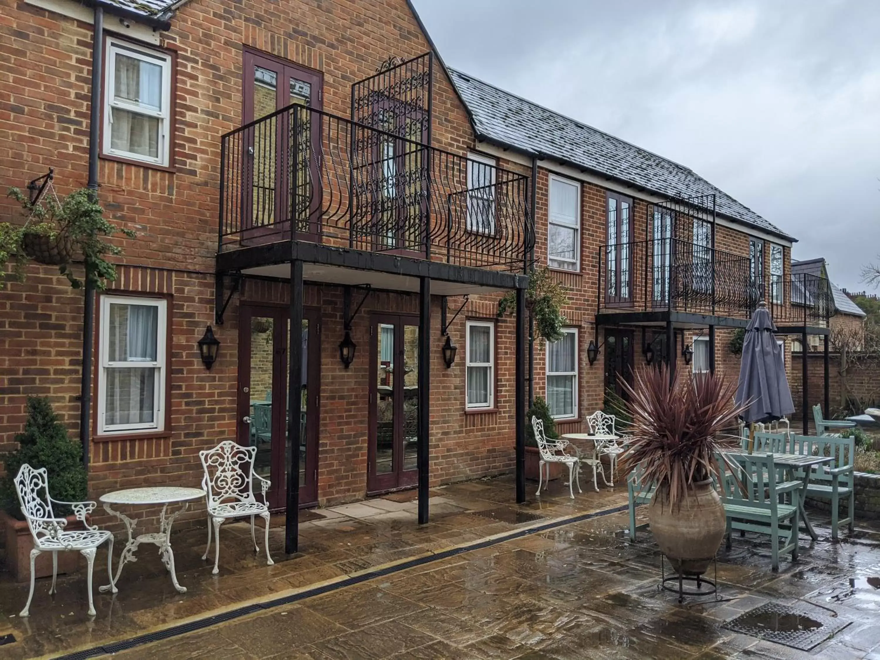 Patio, Property Building in Cotswold Lodge Hotel