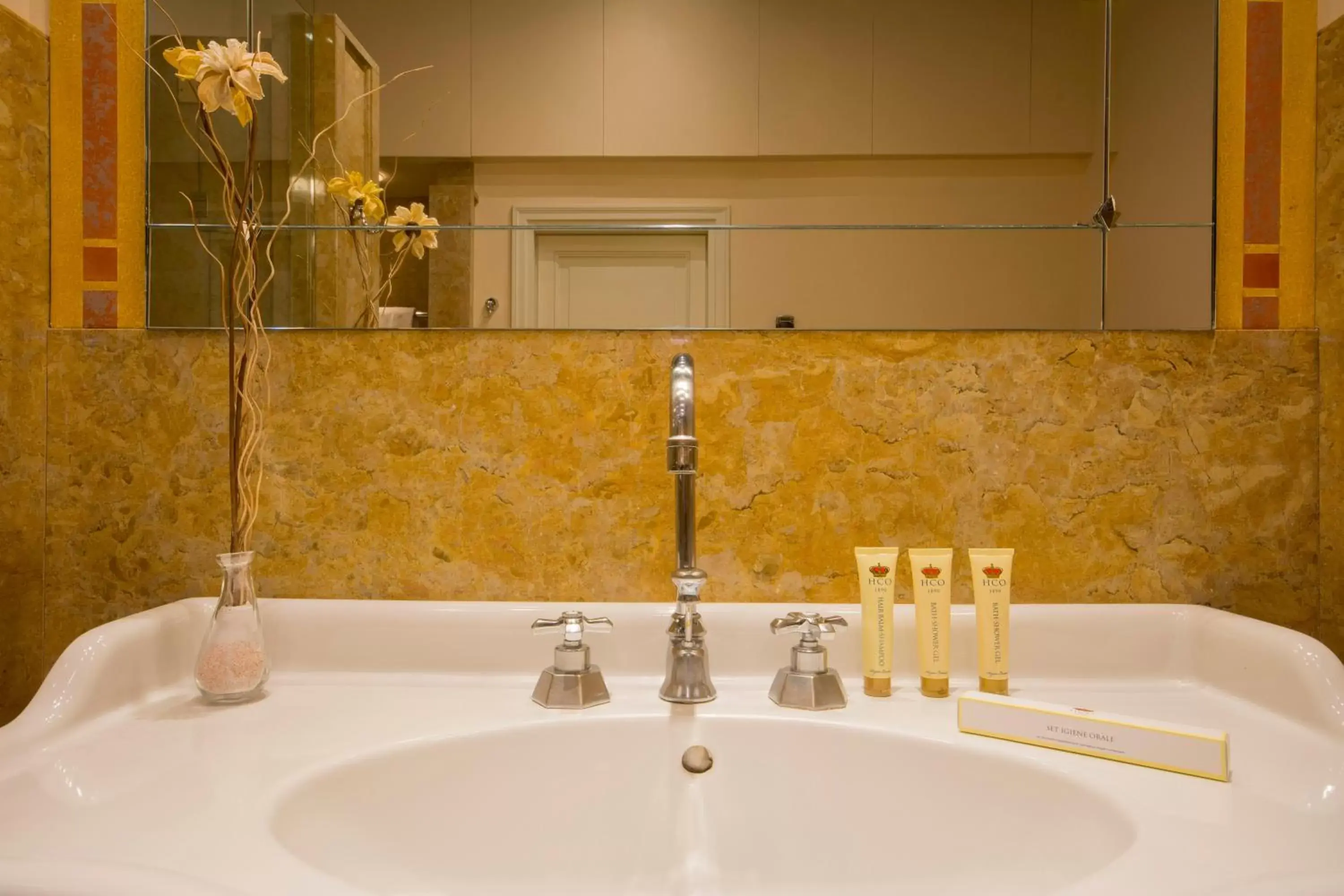 Bathroom in Hotel Corona d'Oro
