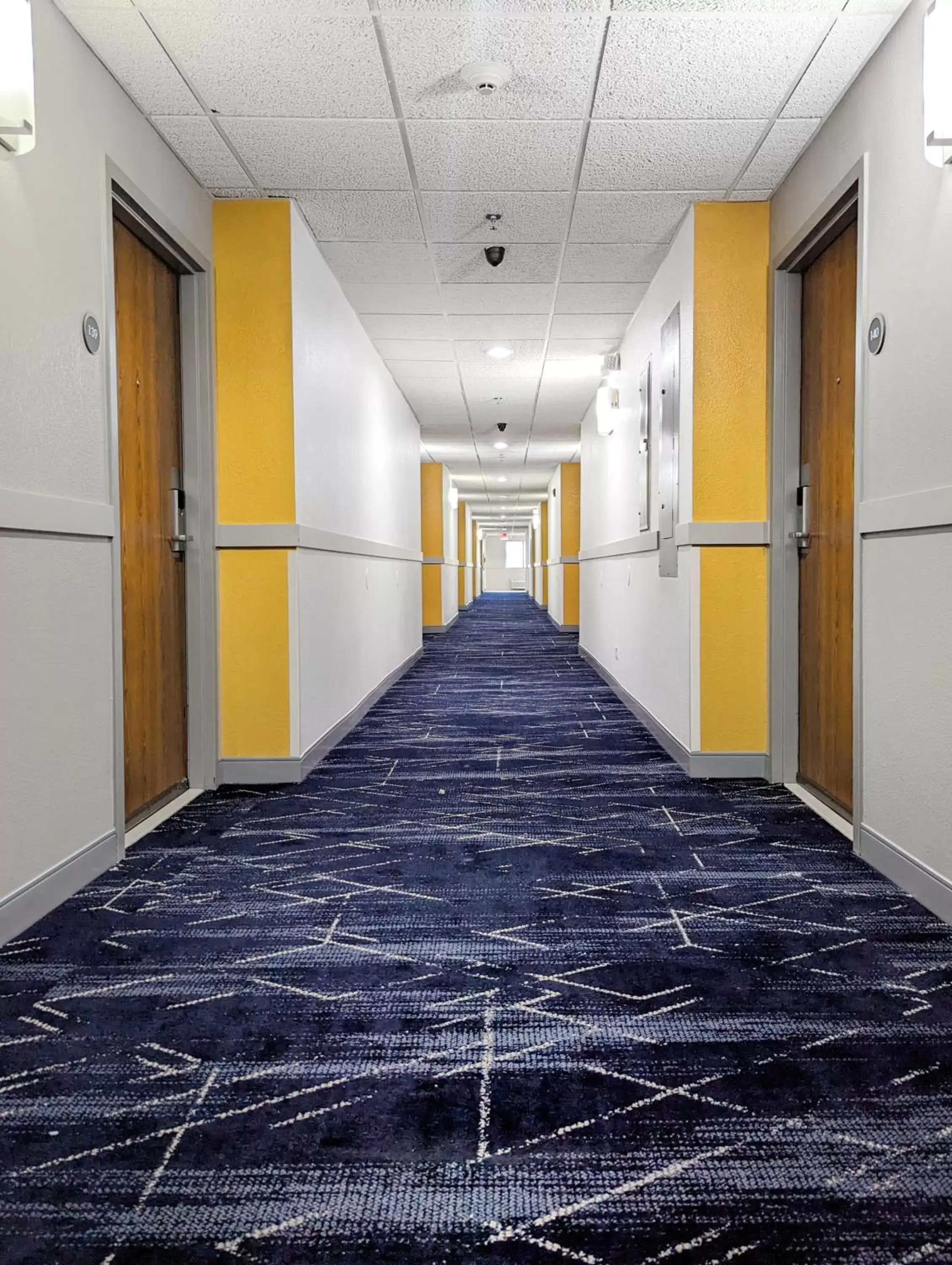 Property building in Comfort Inn & Suites Mundelein-Vernon Hills