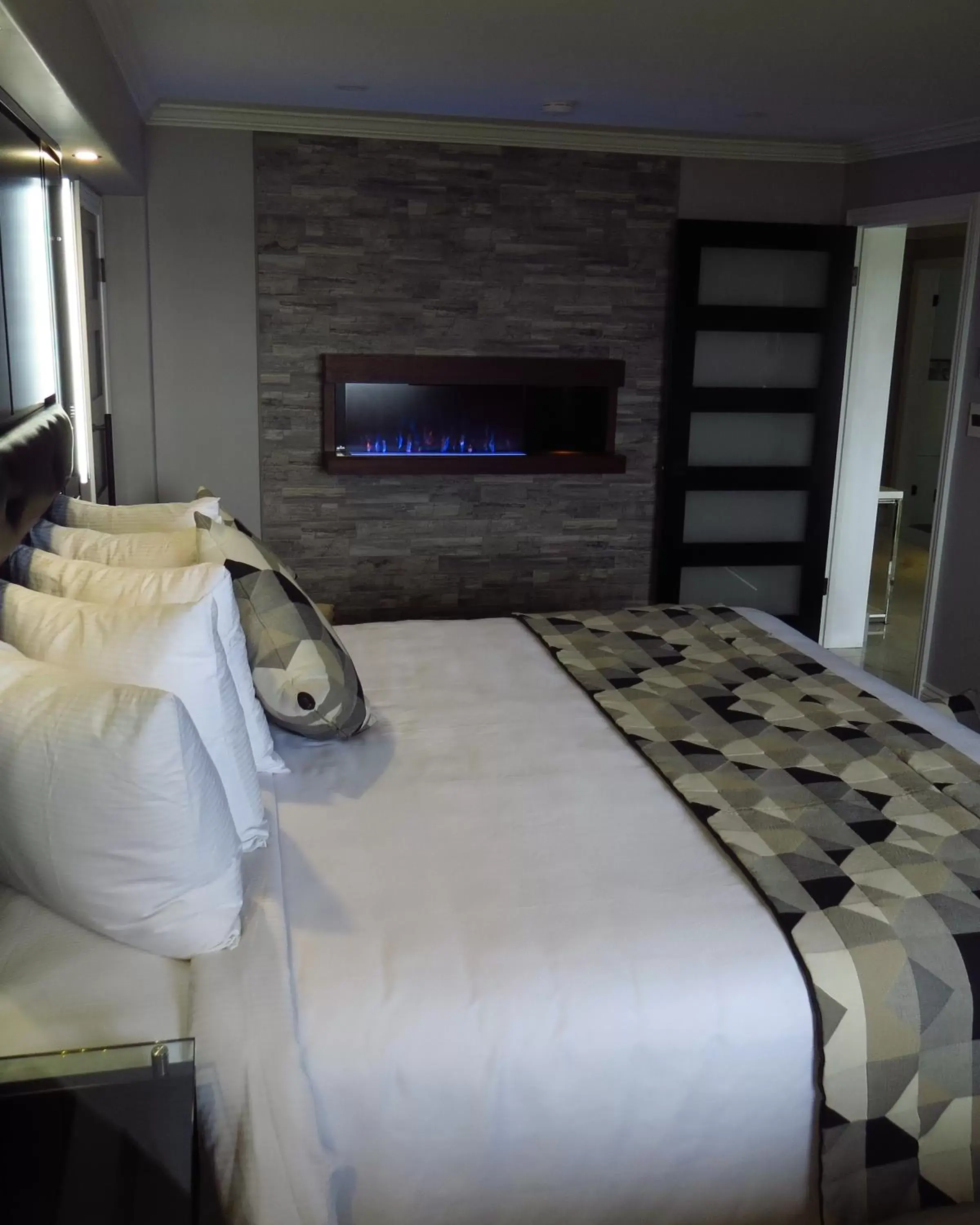 Bed in Dockside Suites