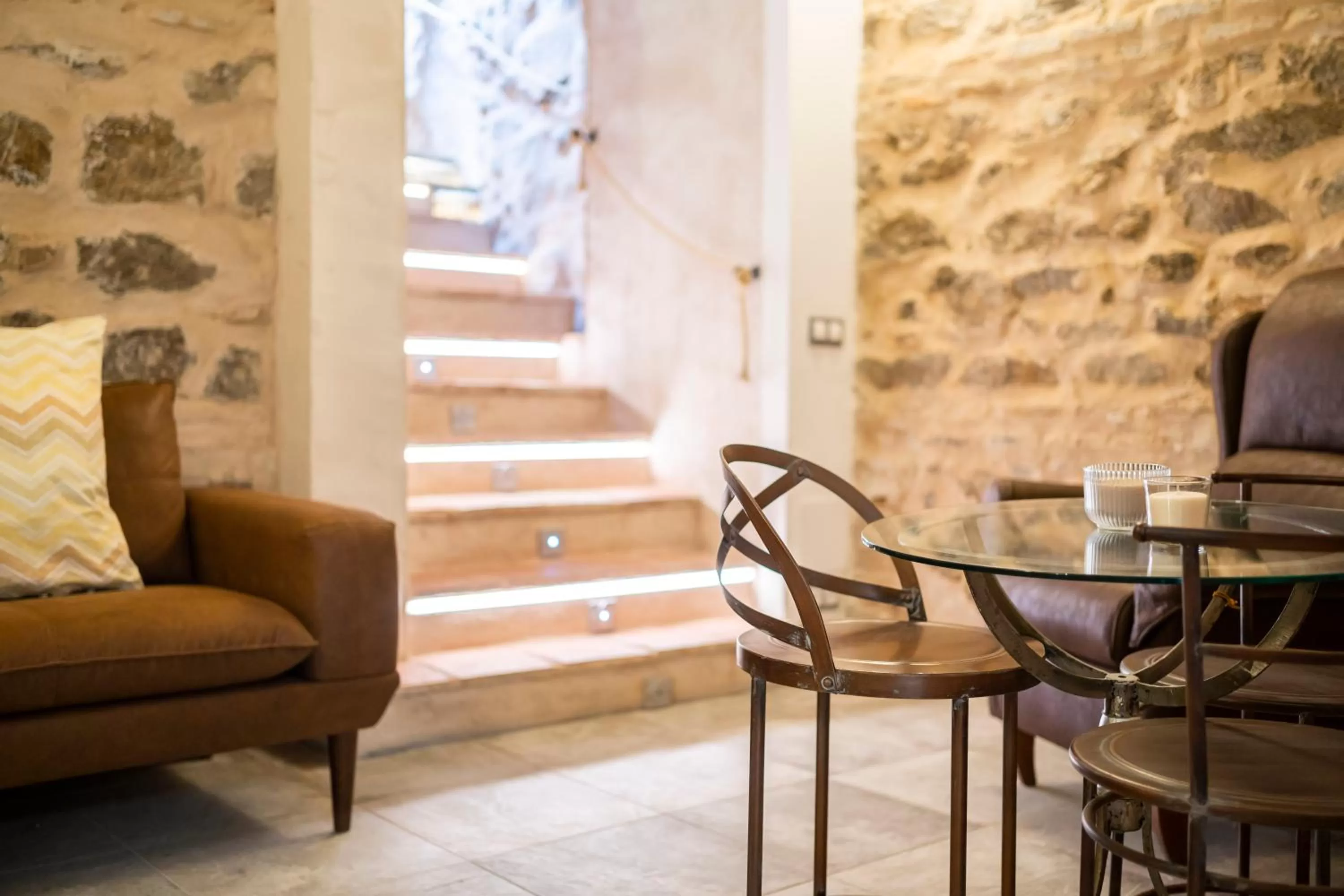 Property building in Dobo Azacanes Hostal