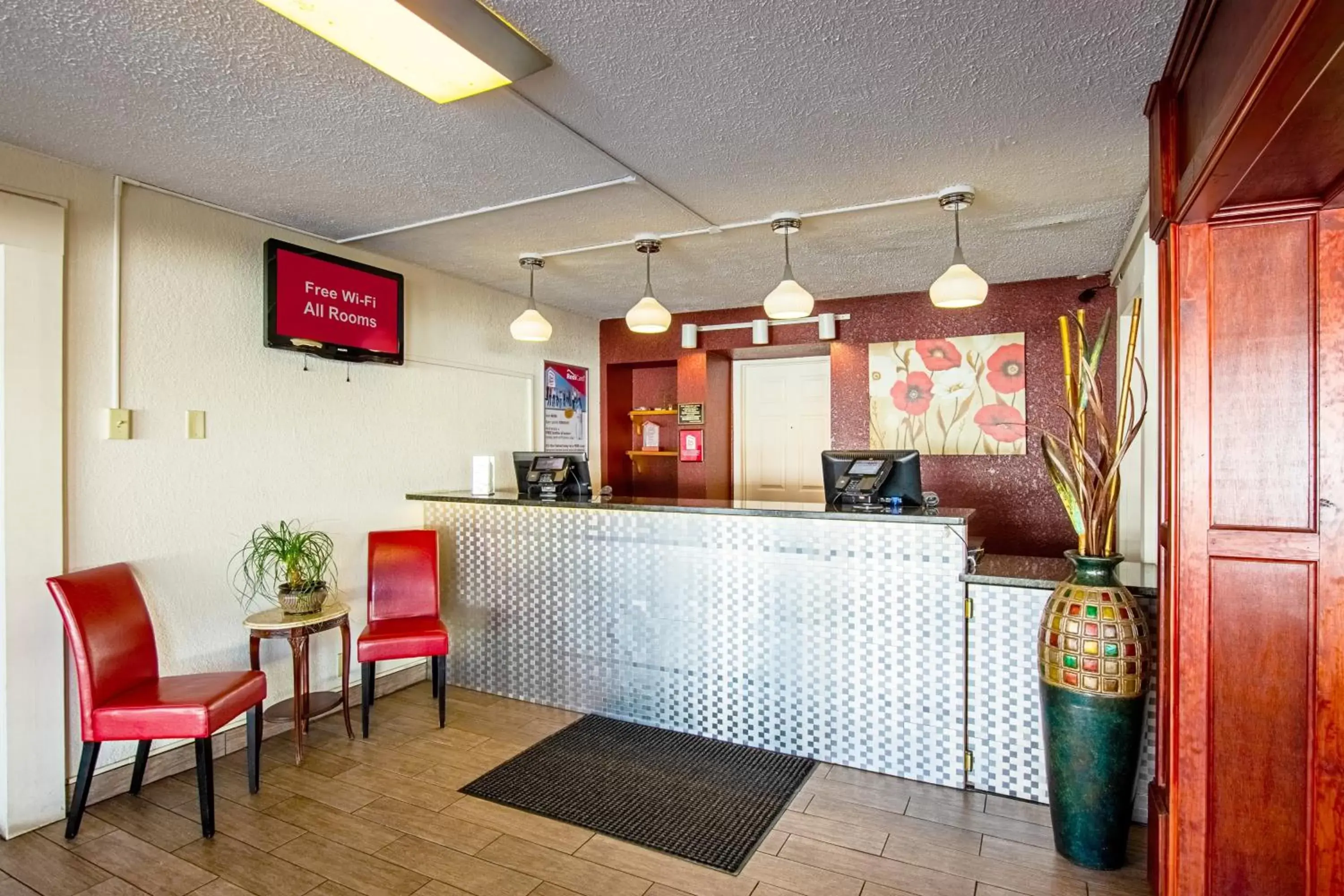 Lobby or reception, Lounge/Bar in Red Roof Inn Battle Creek