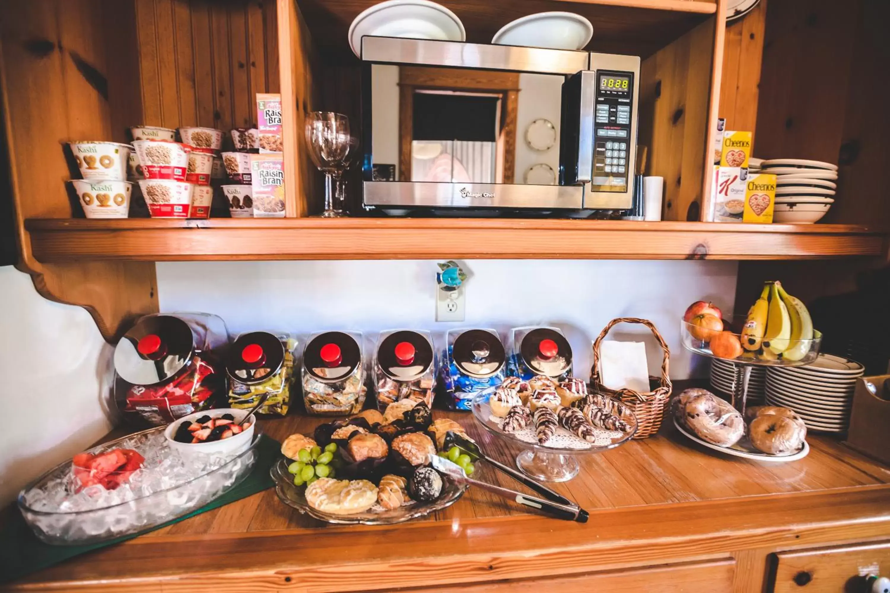 Kitchen or kitchenette in Roanoke Island Inn