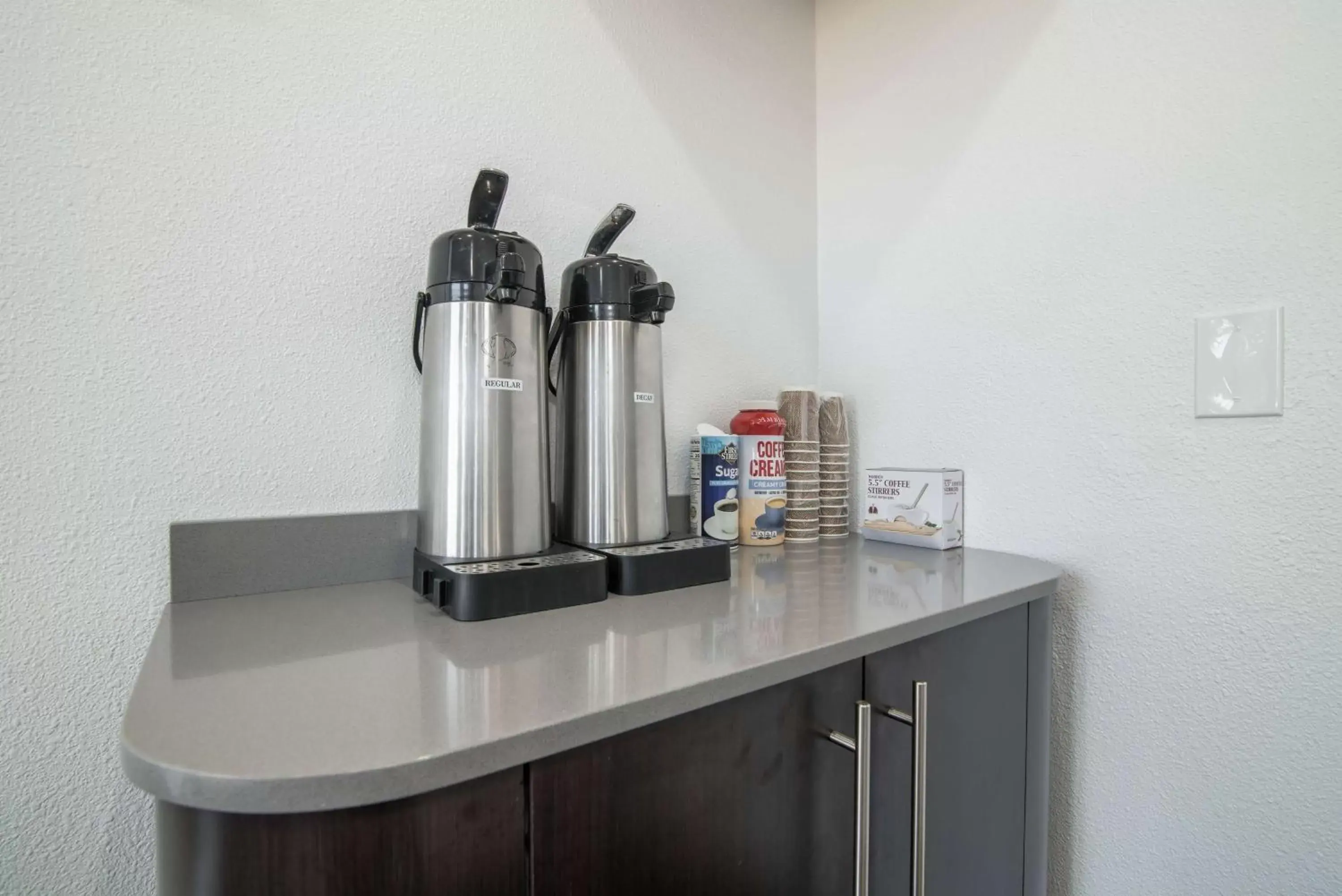 Coffee/tea facilities, Kitchen/Kitchenette in Motel 6-Moreno Valley, CA - Perris
