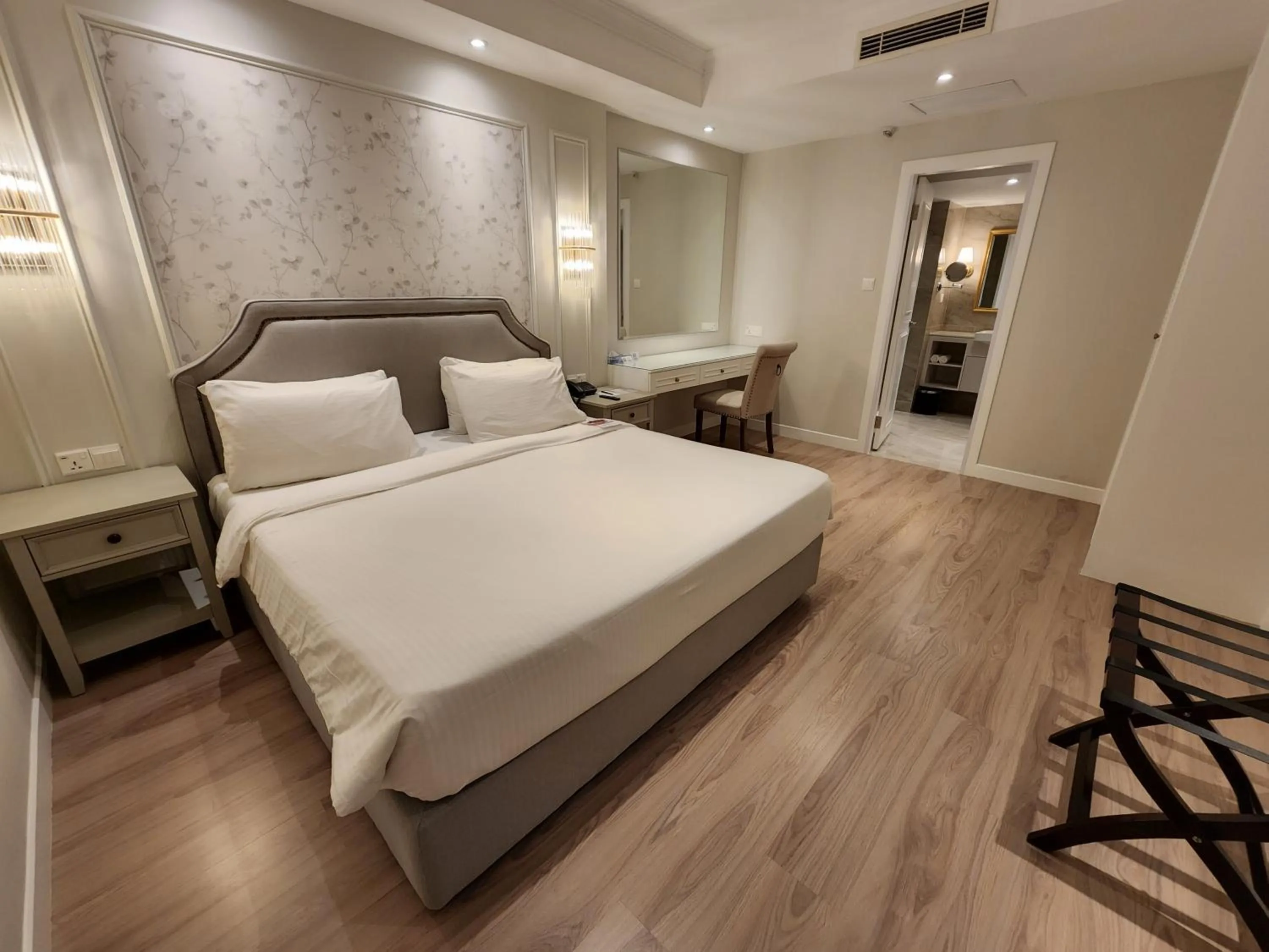 Bedroom, Bed in The Palace Hotel Kota Kinabalu