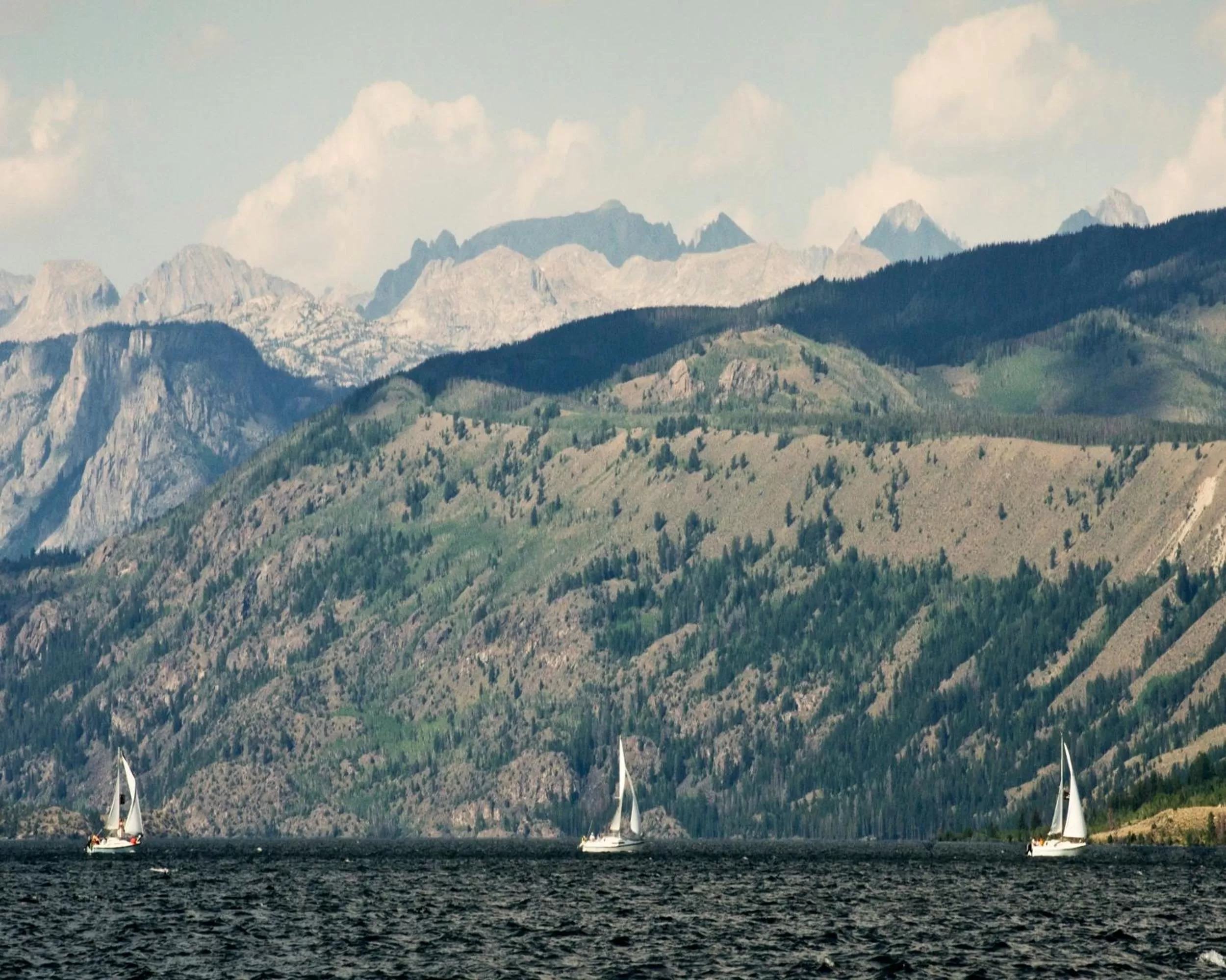 Spring in Lakeside Lodge Resort and Marina