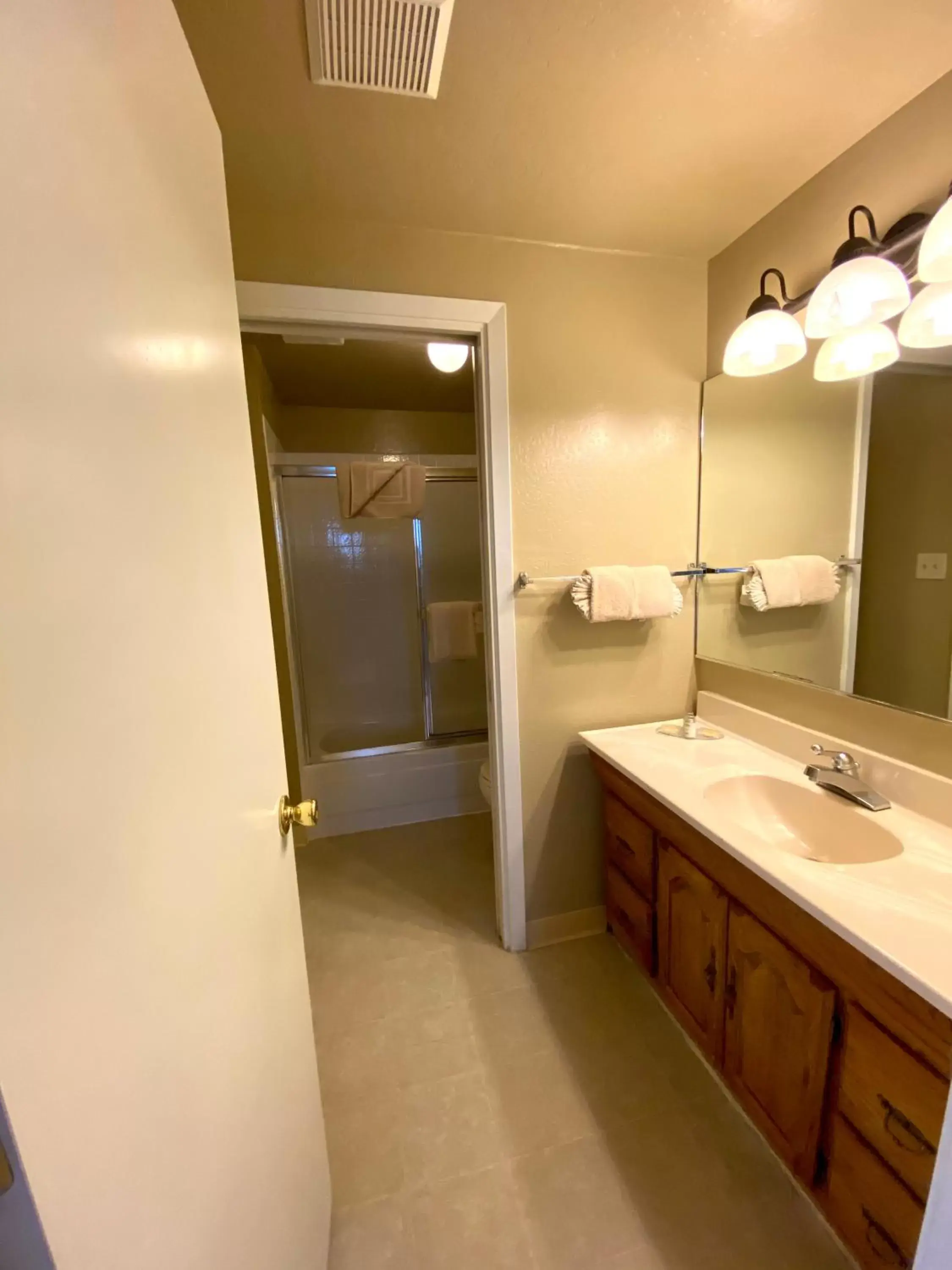 Bathroom in Tahoe Lakeshore Lodge & Spa