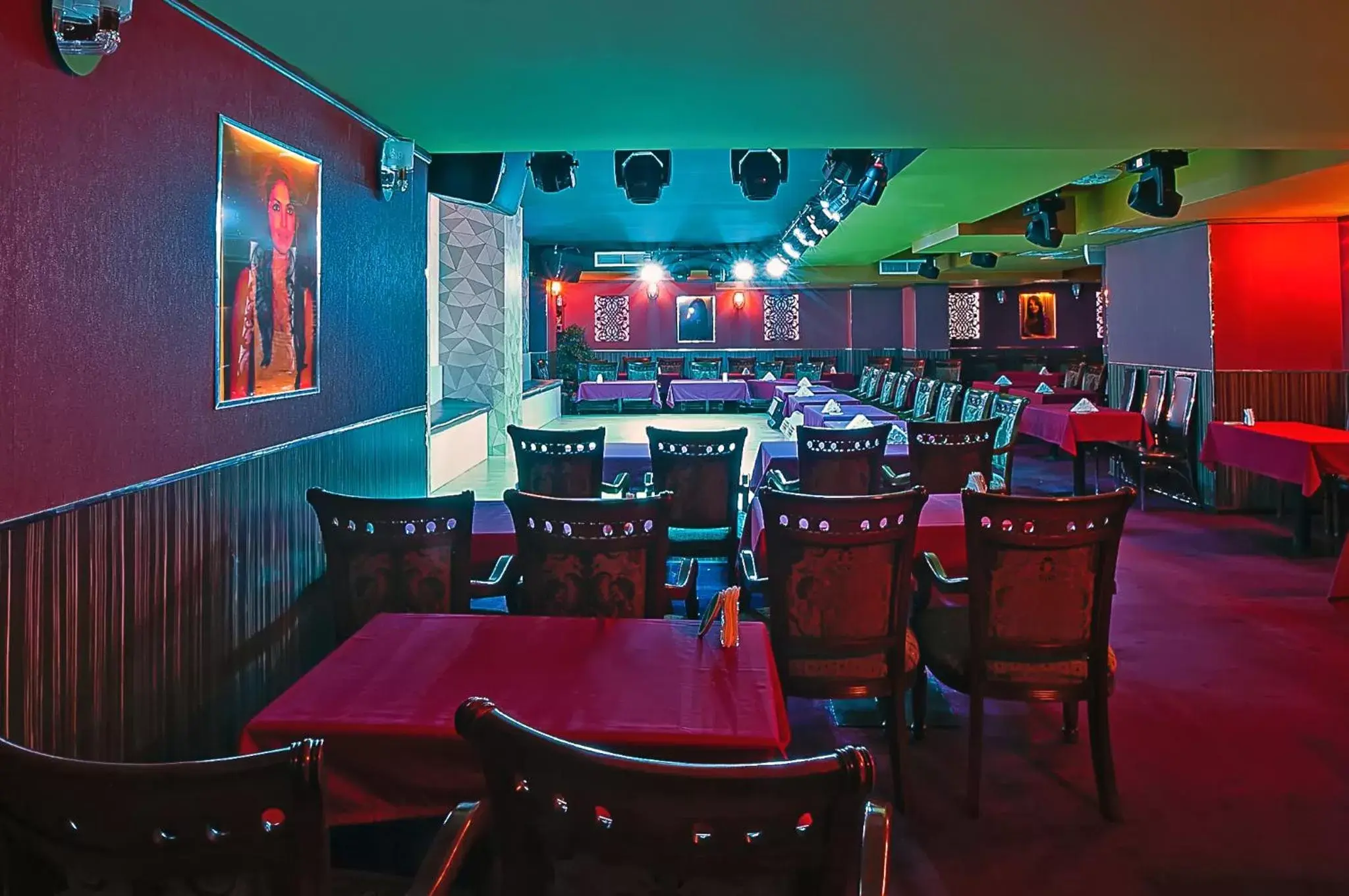 Nightclub / DJ, Lounge/Bar in Al Sarab Hotel