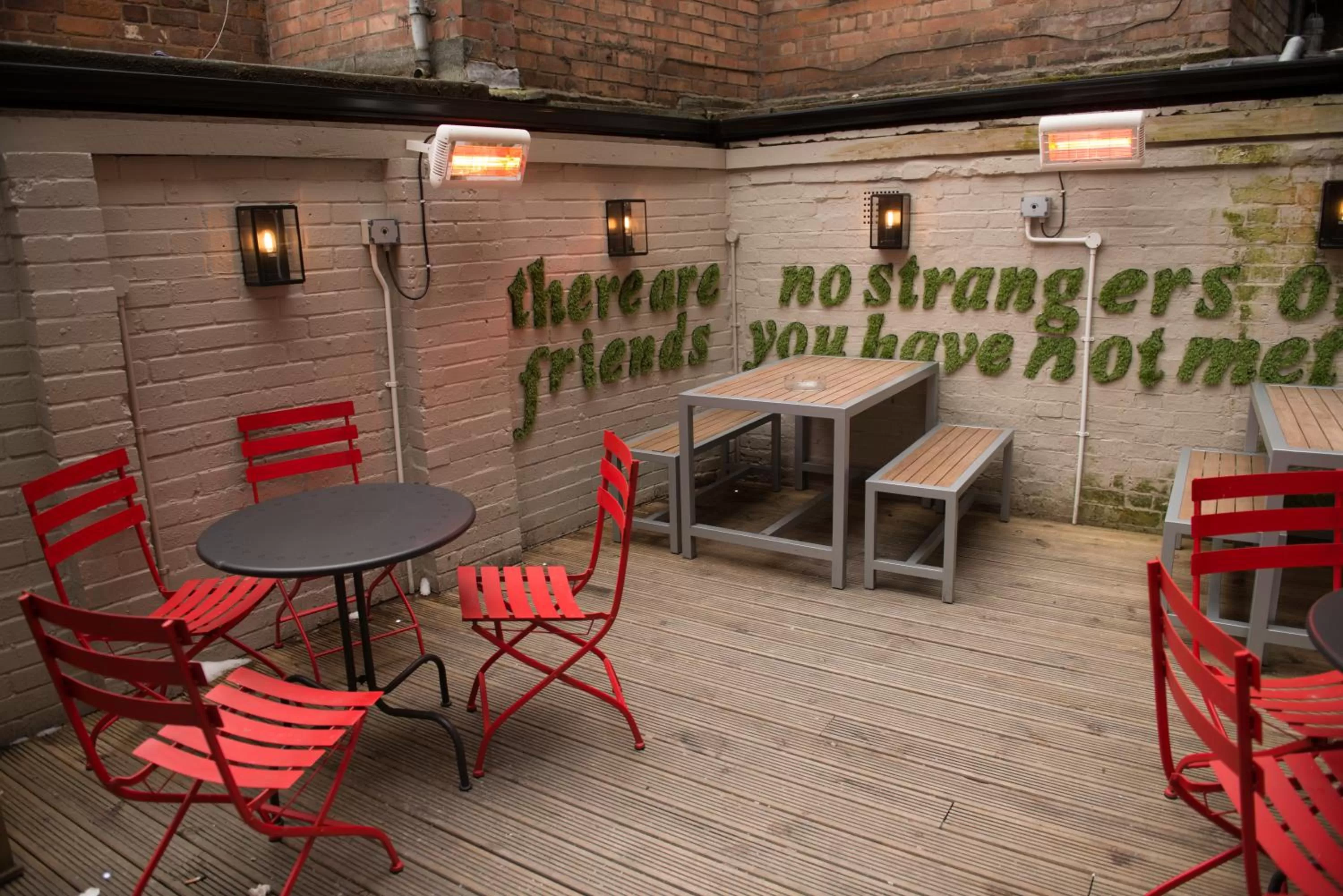 Restaurant/places to eat in Thomas James Hotel