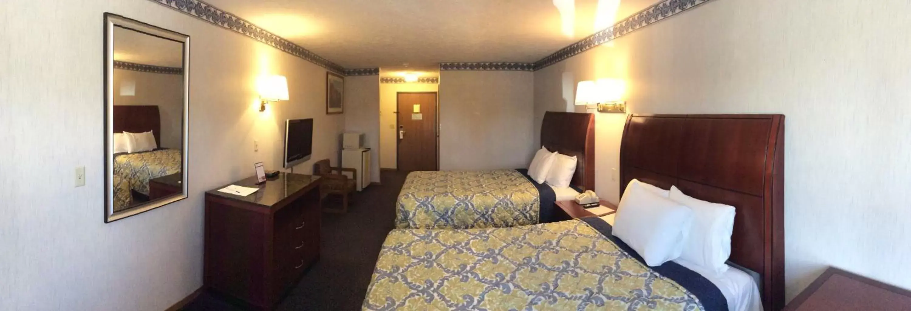 Photo of the whole room, Bed in Americas Best Value Inn Decatur, IN