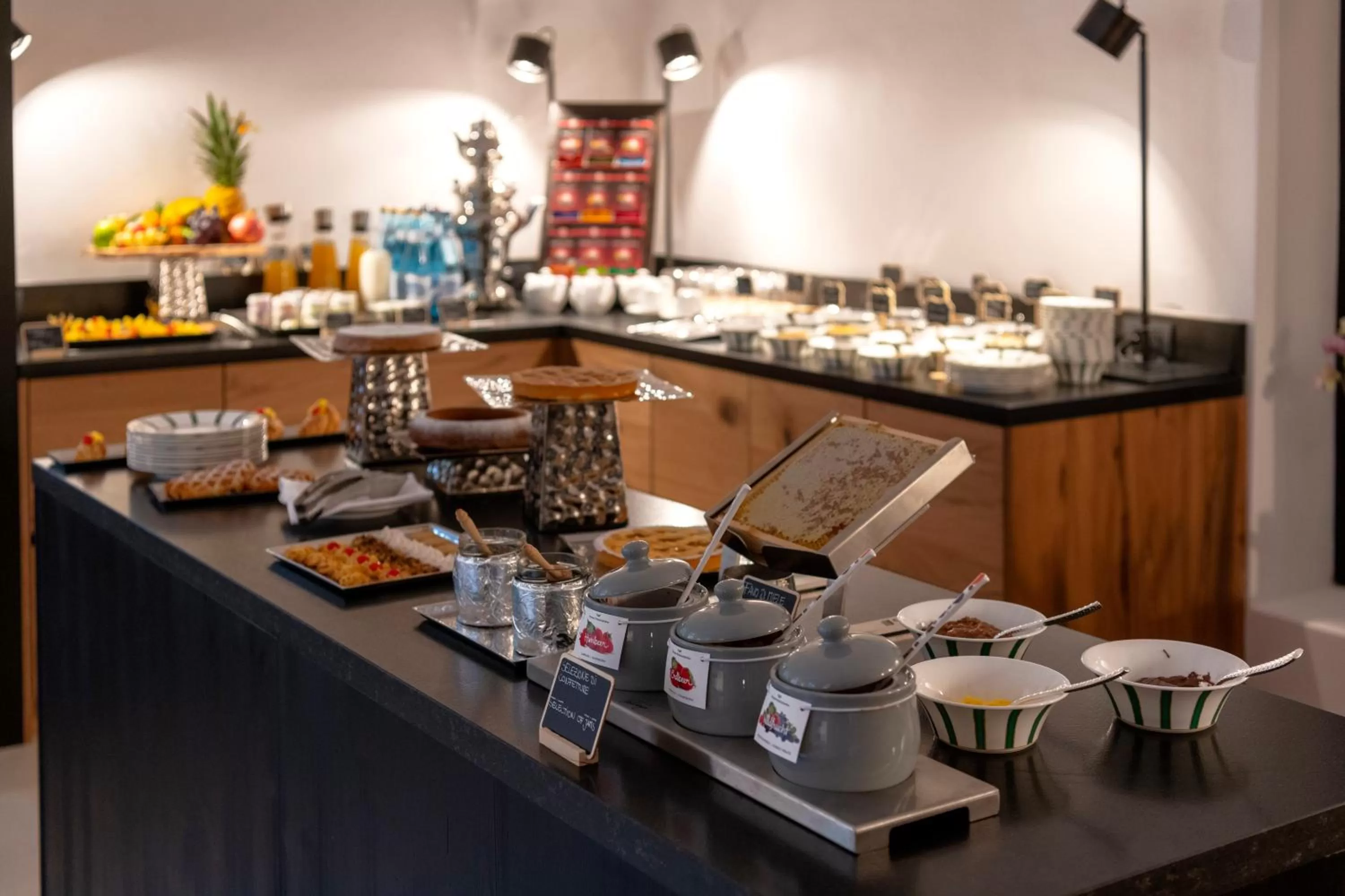 Buffet breakfast in Castel Hörtenberg