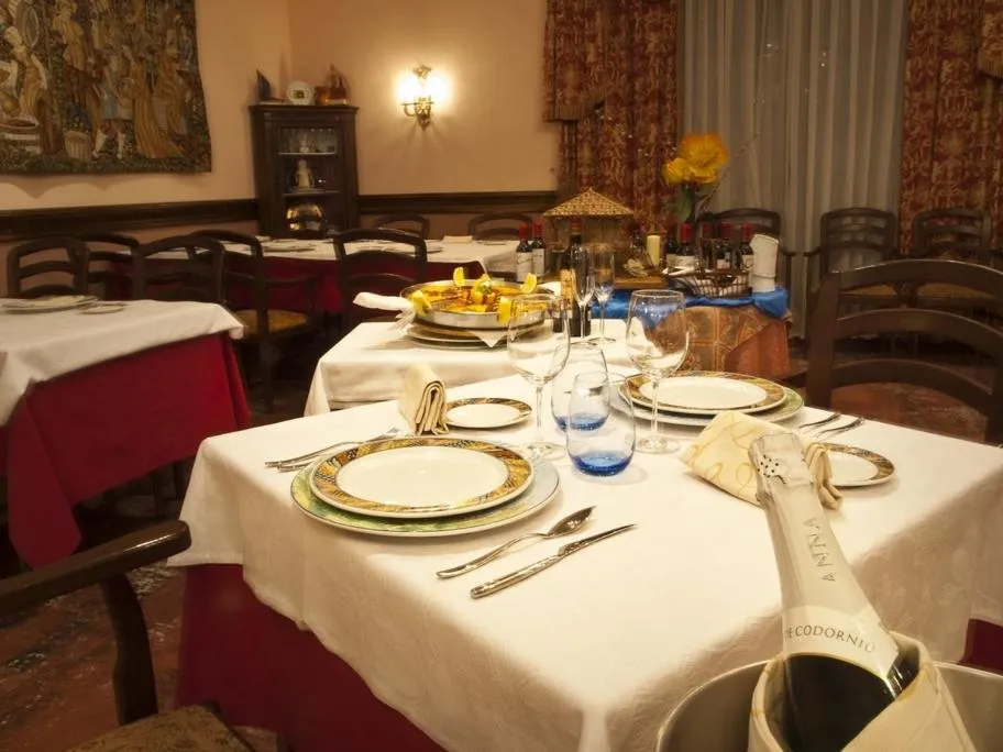 Restaurant/places to eat in Hotel Begoña Park