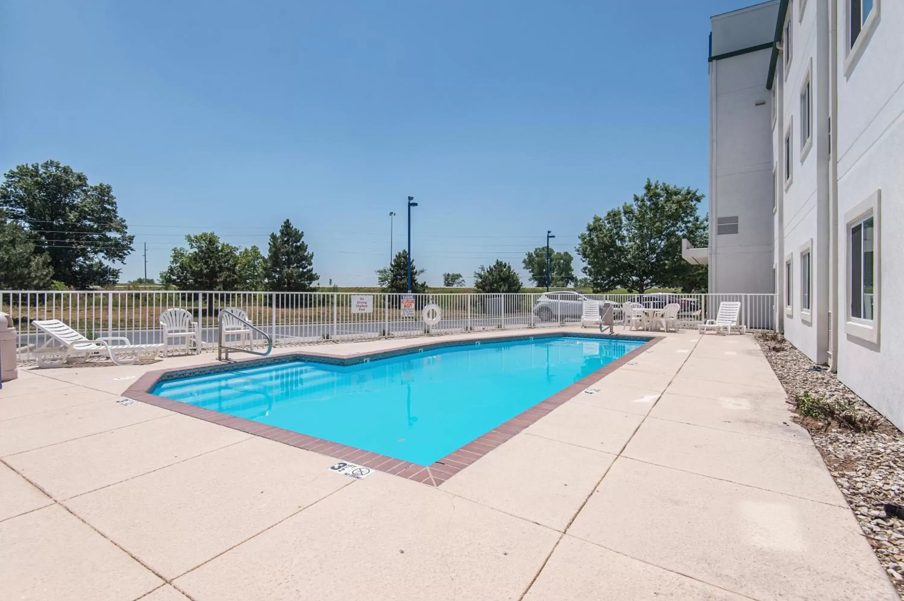 Swimming Pool in Motel 6-Junction City, KS