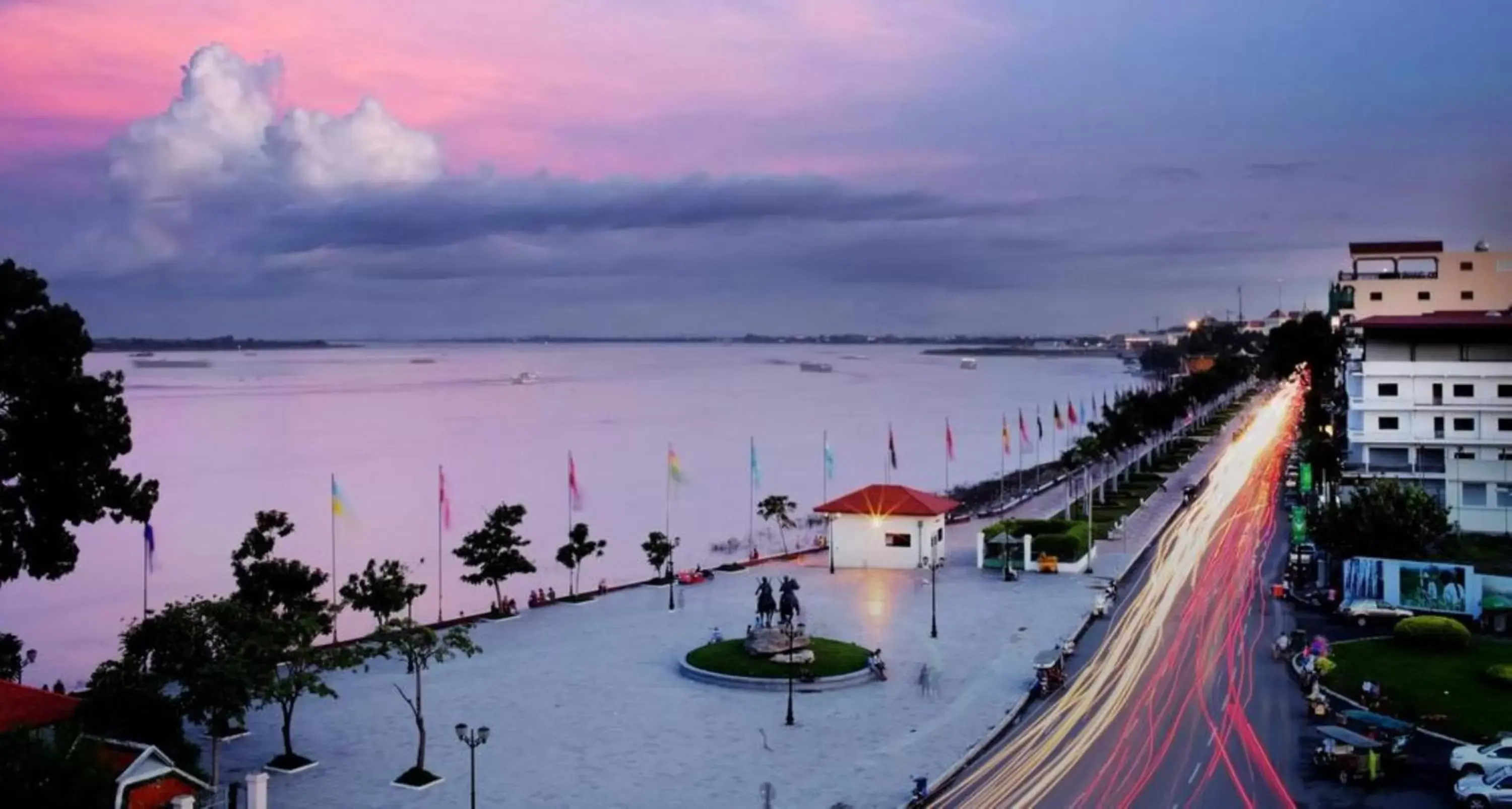 River view in Amanjaya Pancam Suites Hotel