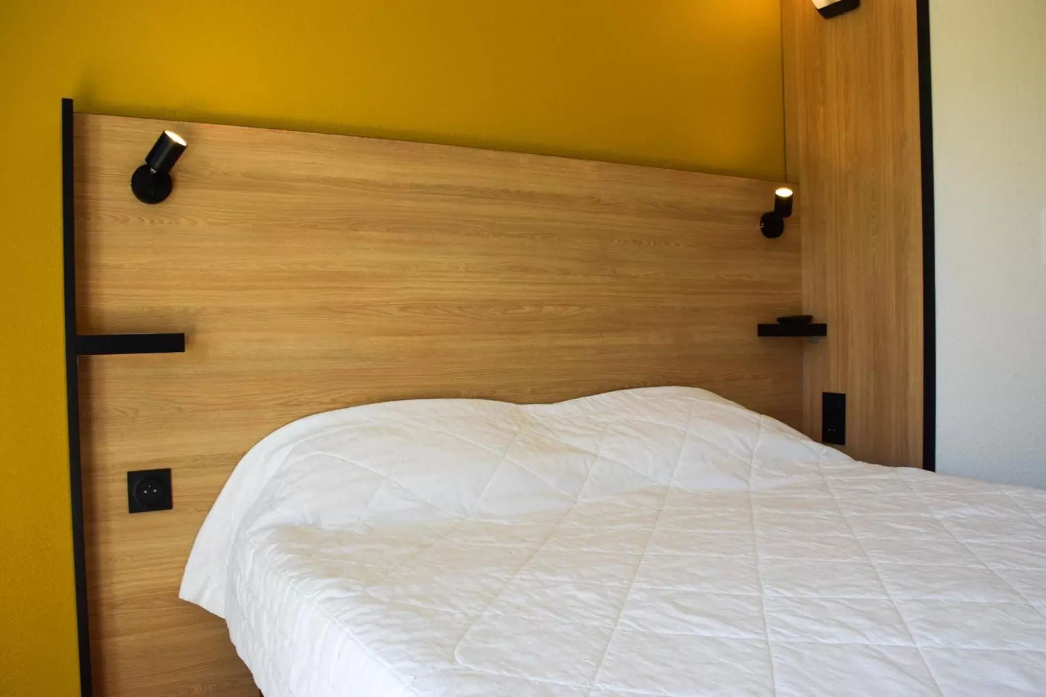 Bedroom, Bed in Premiere Classe Rodez