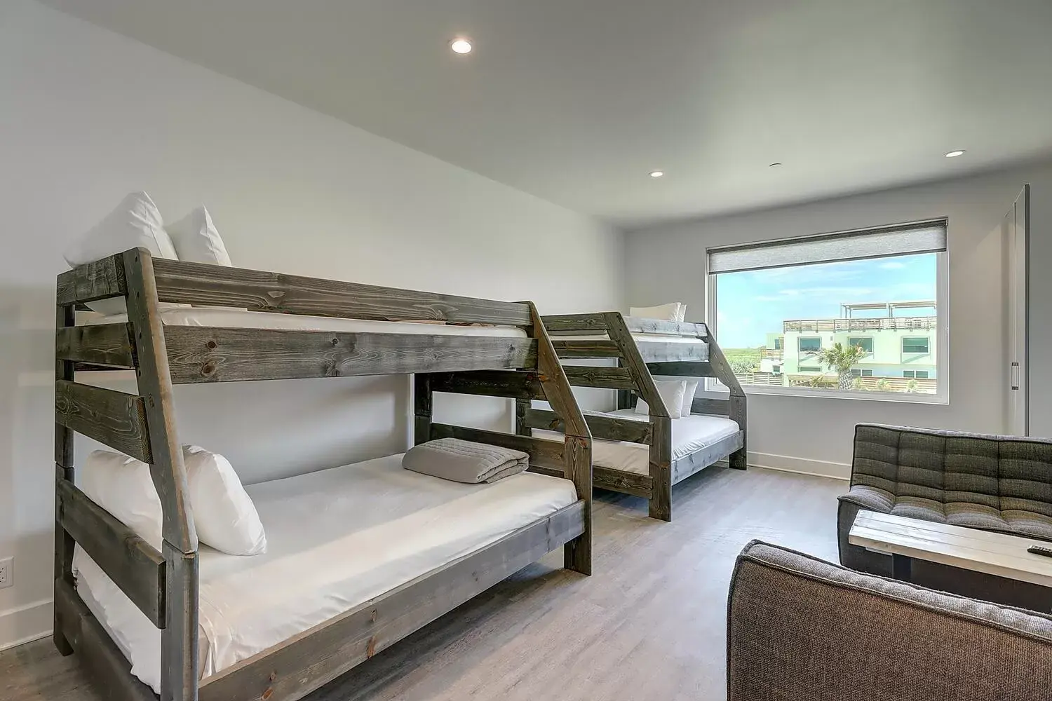 Bedroom, Bunk Bed in Lively Beach