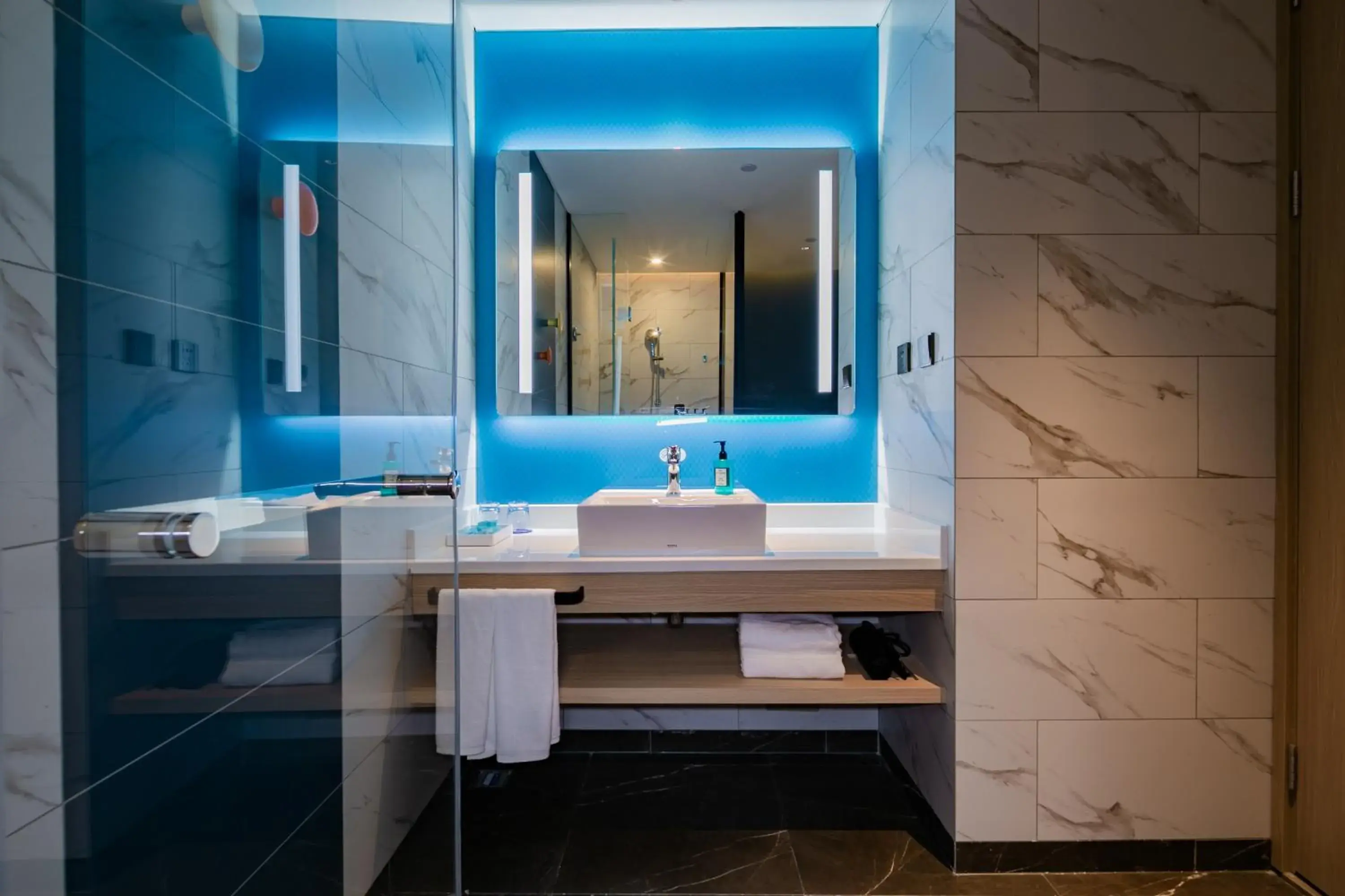 Bathroom in Holiday Inn Express Xi'an High Tech Zone North, an IHG Hotel