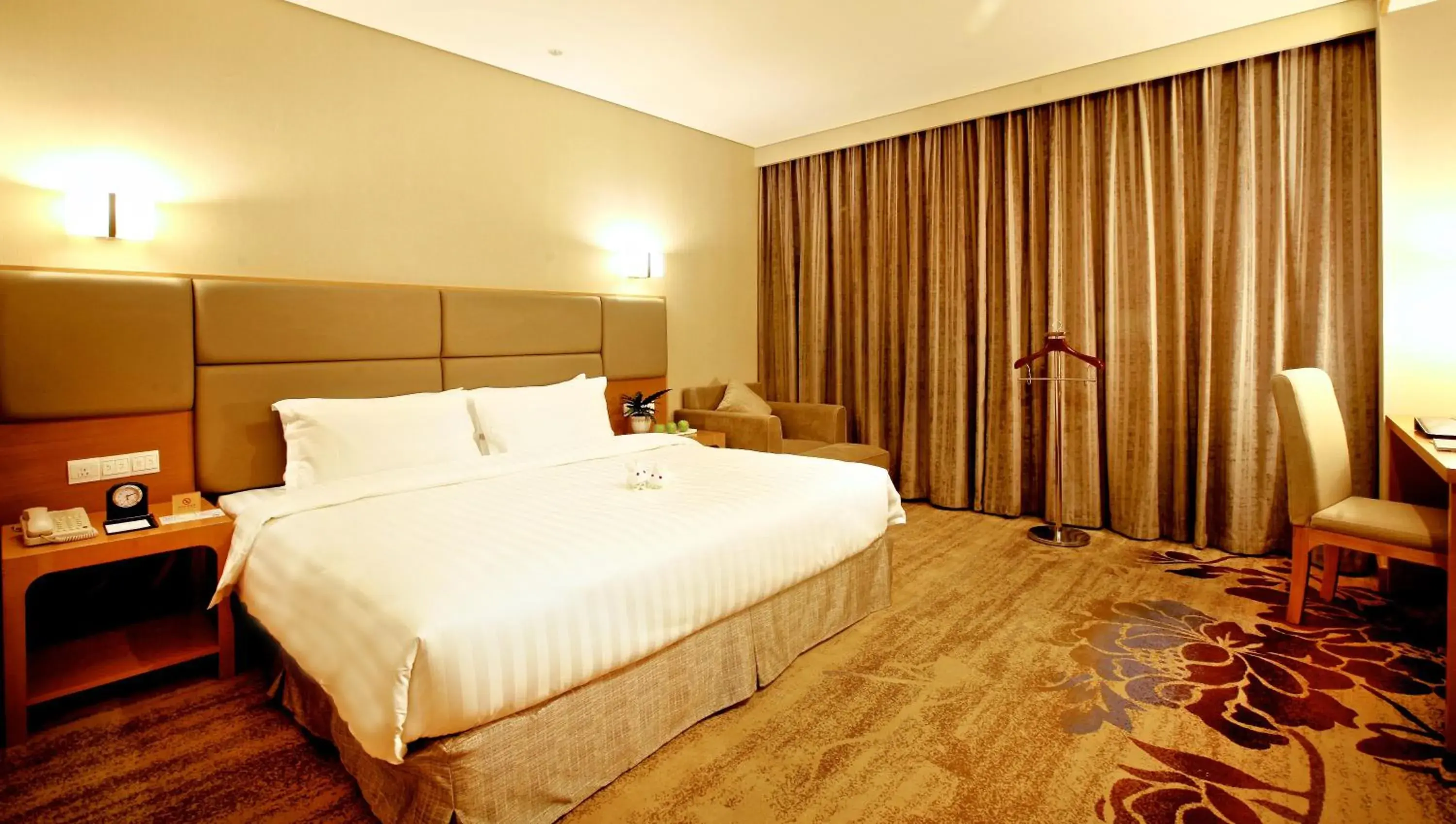 Photo of the whole room, Bed in Ramada by Wyndham Beijing Airport