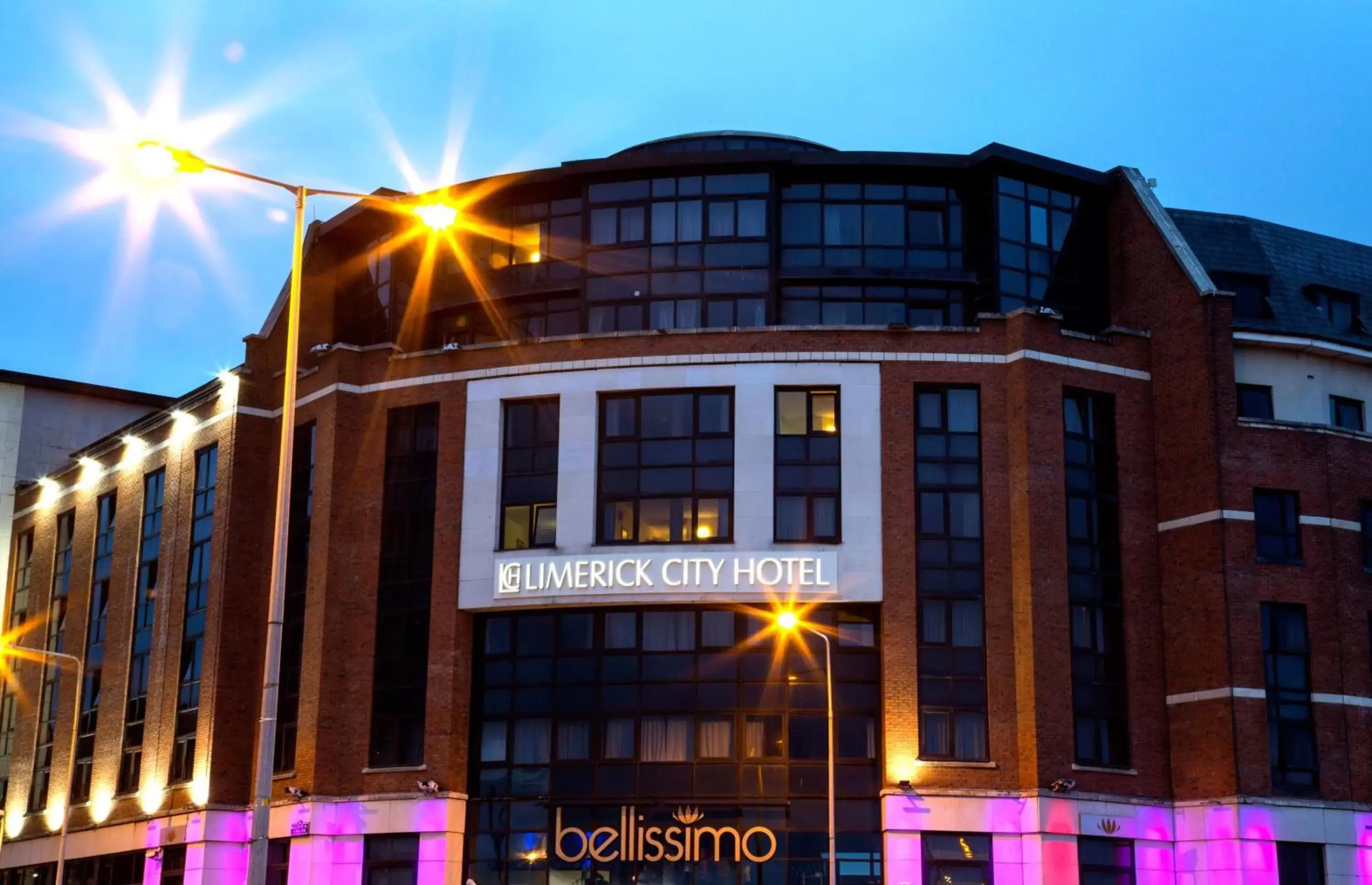 Facade/entrance, Property Building in Limerick City Hotel