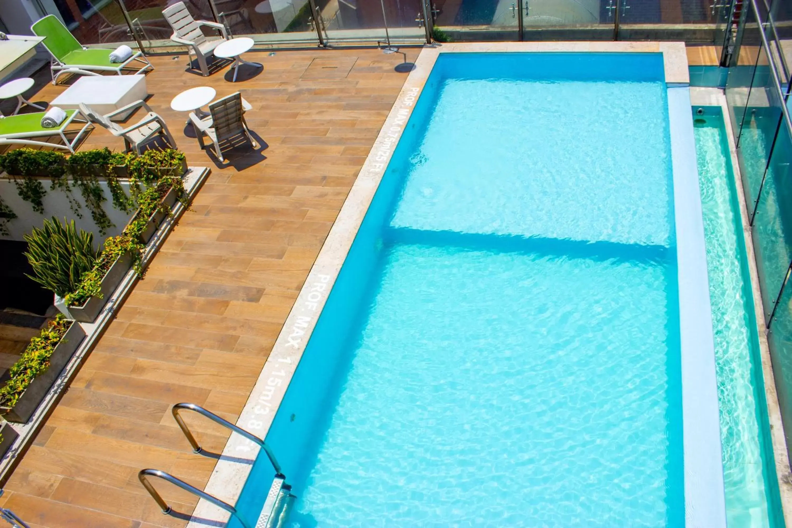 Swimming pool, Pool View in Sonesta Hotel Cali