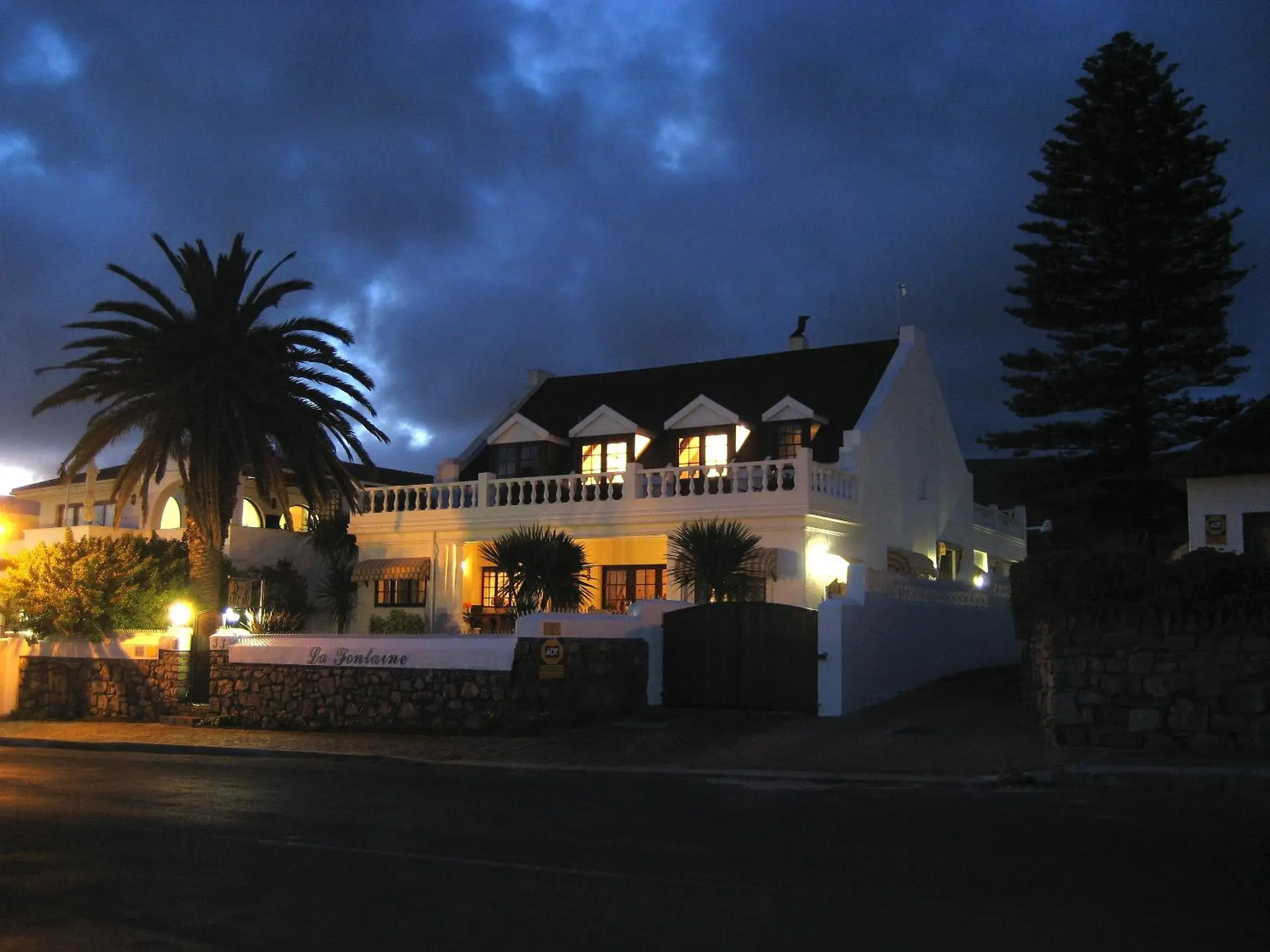 Facade/entrance, Property Building in La Fontaine Guest House Hermanus