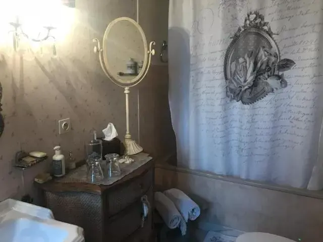 Bathroom in Château de Varennes