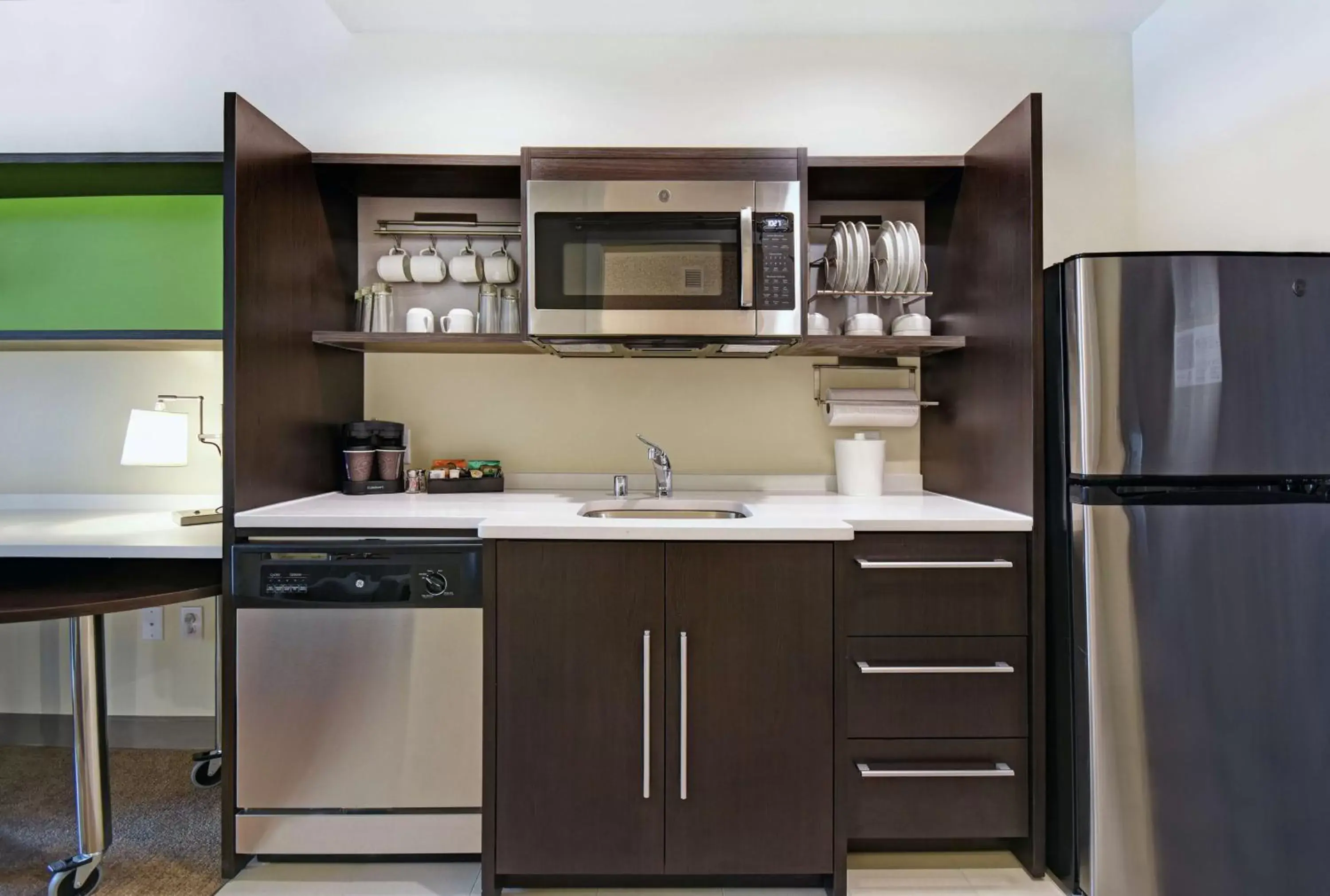 Kitchen or kitchenette, Kitchen/Kitchenette in Home2 Suites By Hilton Beloit