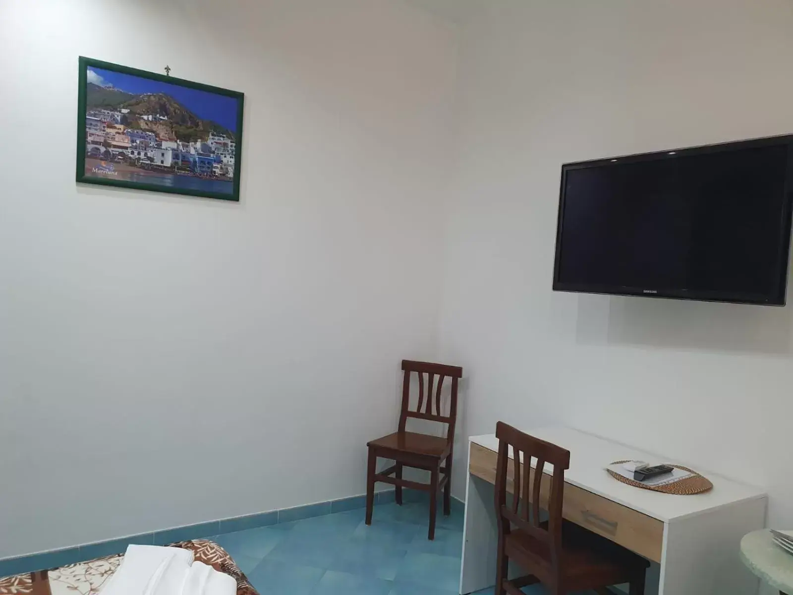 Bedroom, TV/Entertainment Center in Hotel Mareluna Ischia