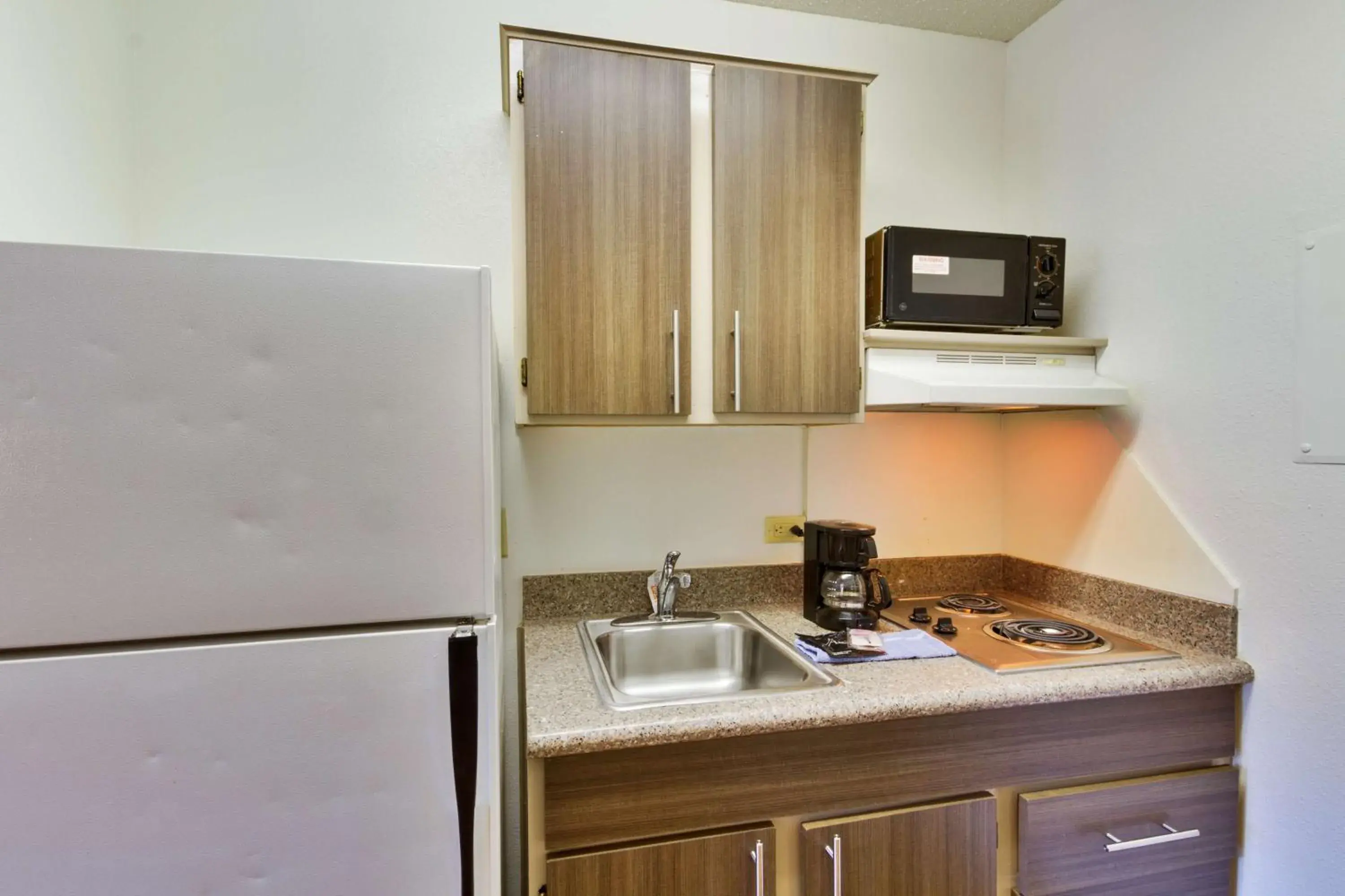 Kitchen or kitchenette in Studio 6-Dallas, TX - Garland - Northeast Kitchen or kitchenette in Studio 6-Dallas, TX - Garland - Northeast