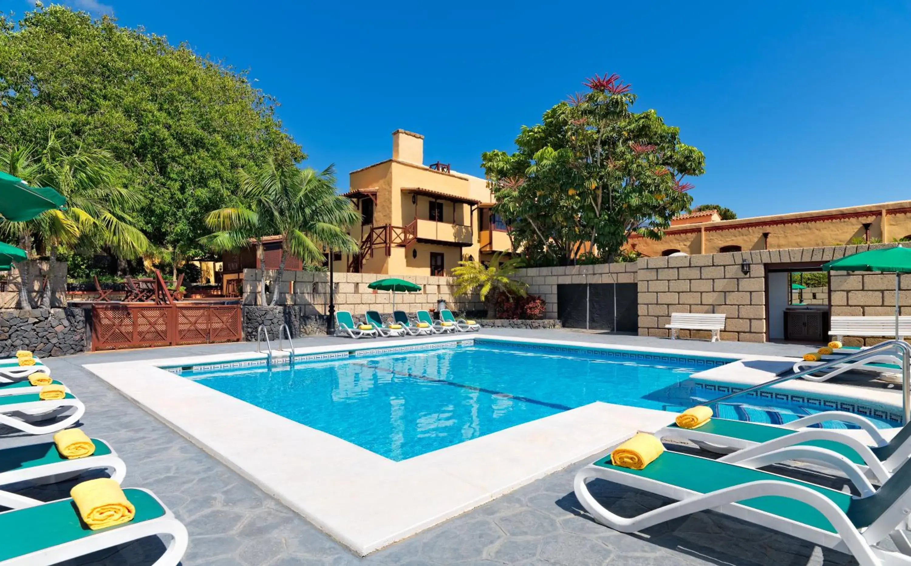 Swimming Pool in Hotel Rural XQ Finca Salamanca