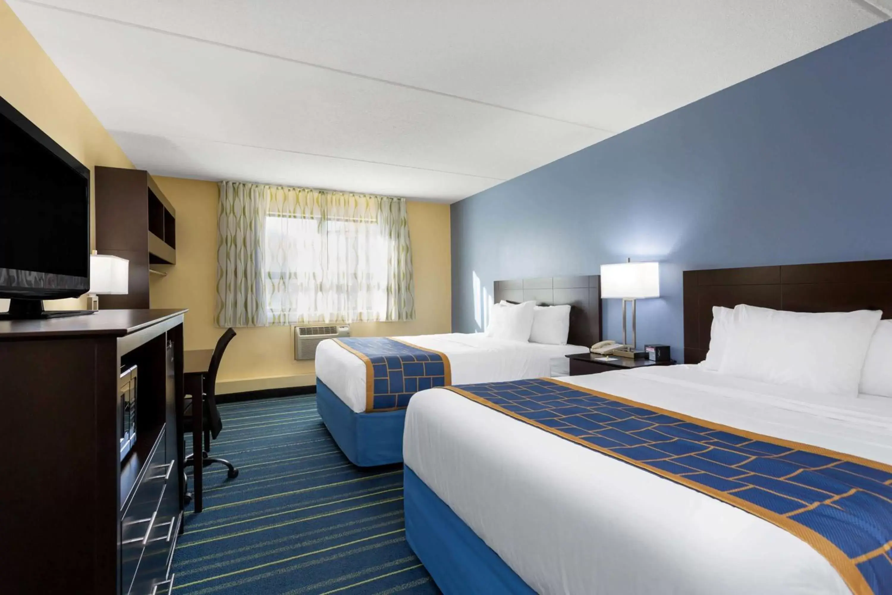 Photo of the whole room, Bed in Days Inn by Wyndham Augusta