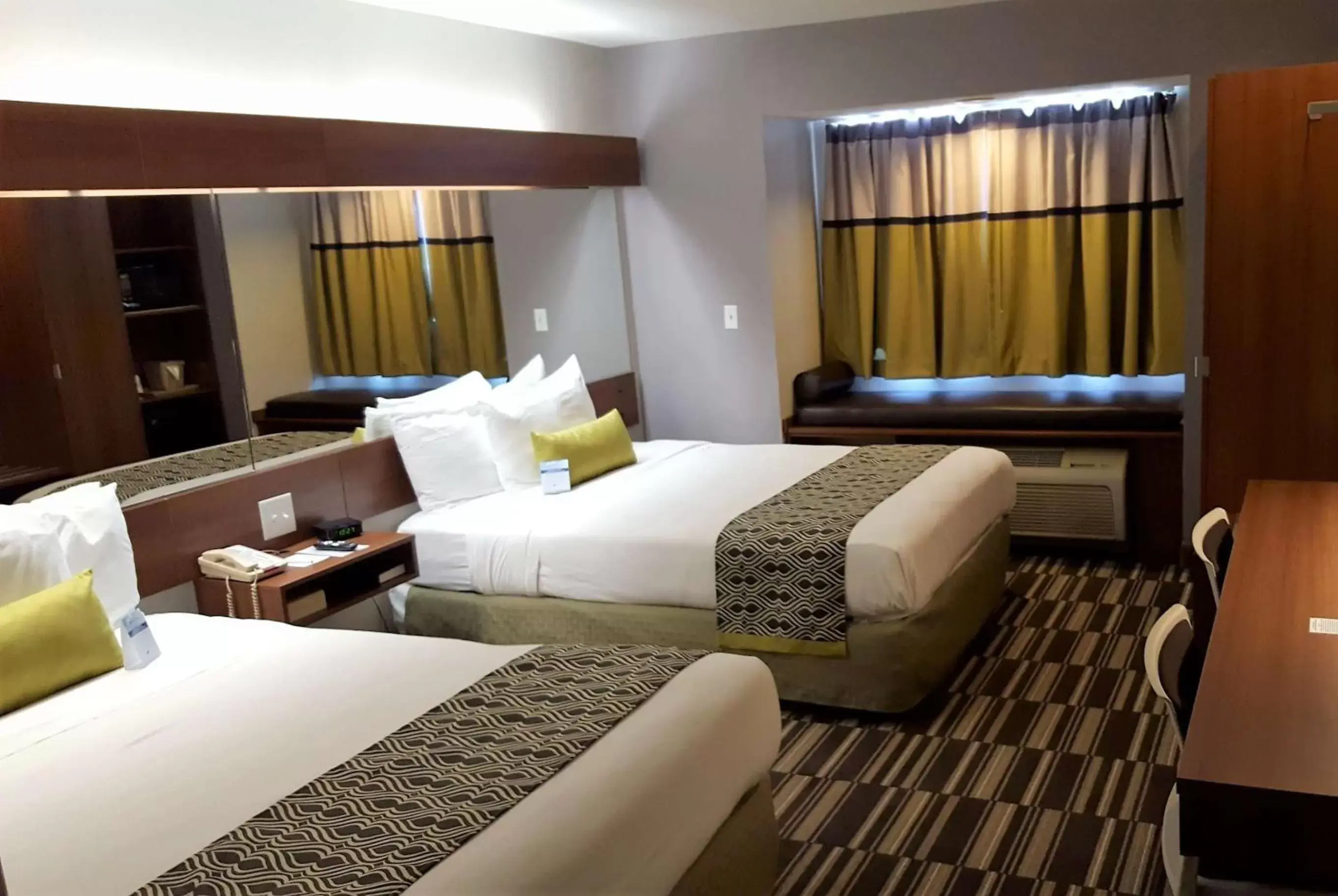 Photo of the whole room, Bed in Microtel Inn & Suites by Wyndham Bellevue