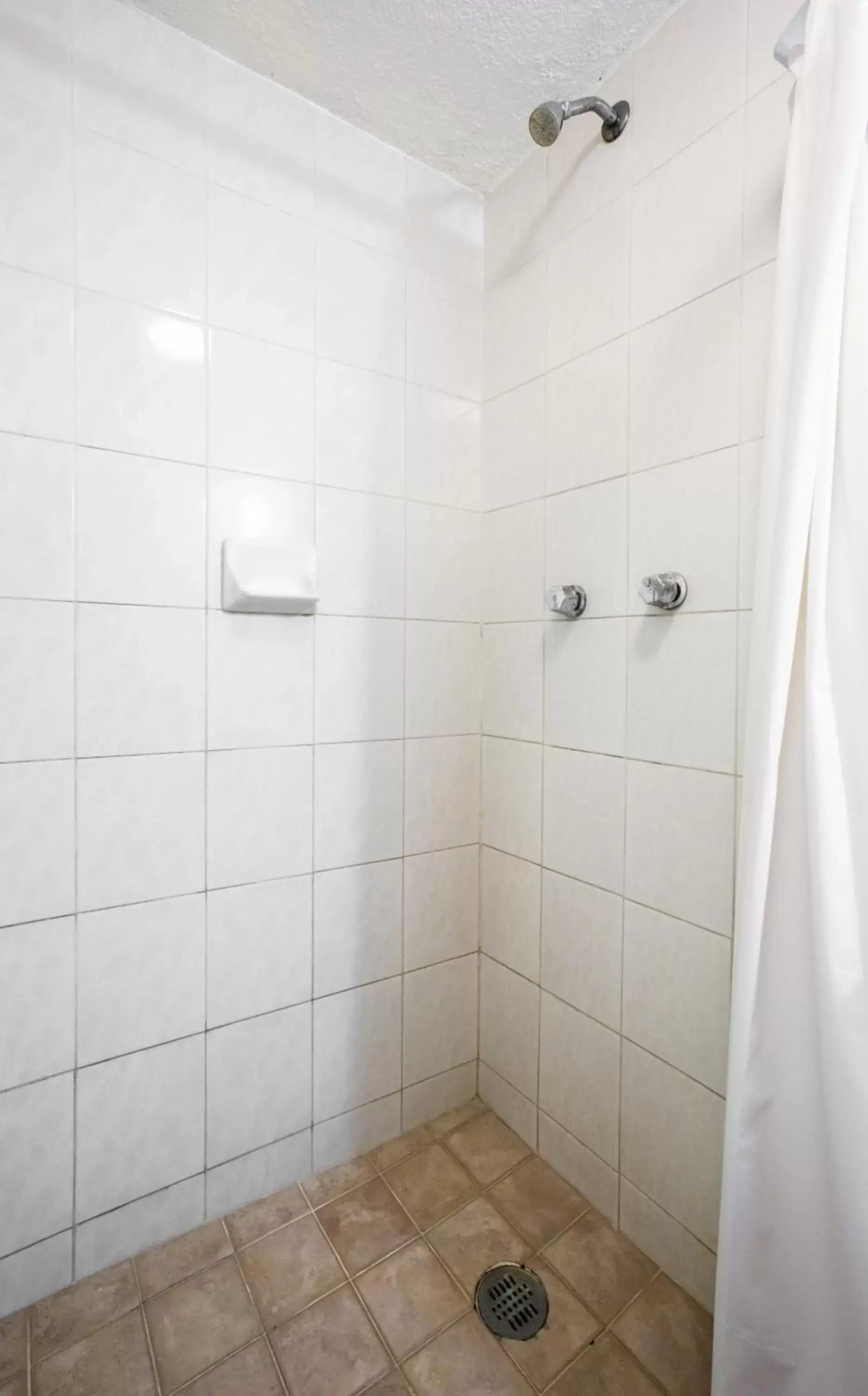 Shower, Bathroom in Hotel El Nito Posada