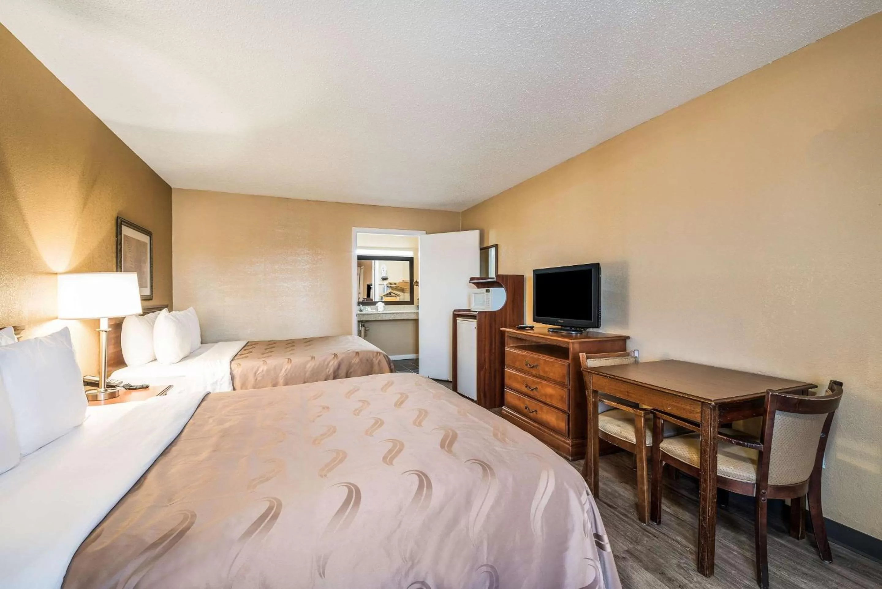 Photo of the whole room, Bed in Quality Inn Arkadelphia - University Area