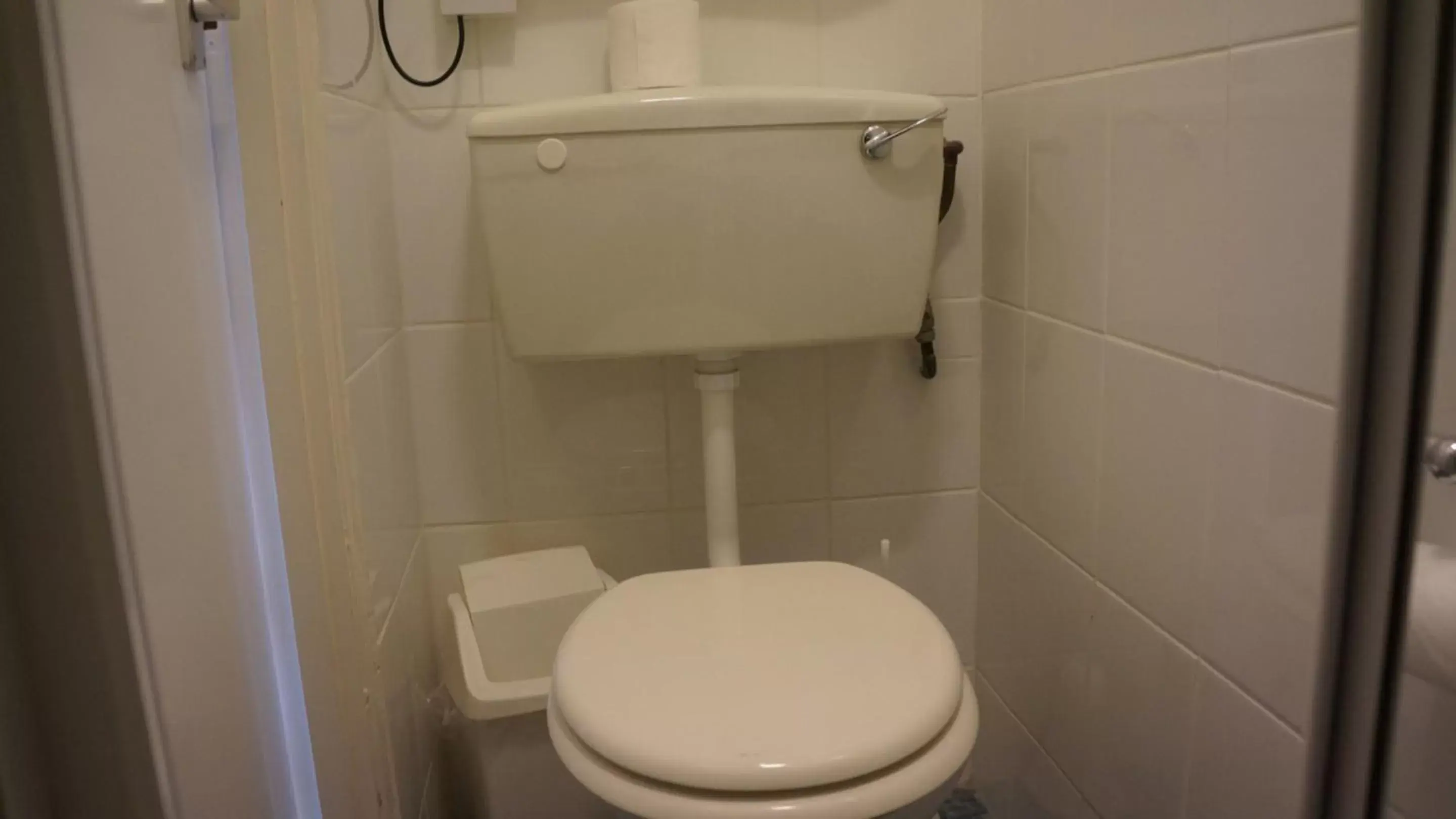 Bathroom in OYO Oban Hotel