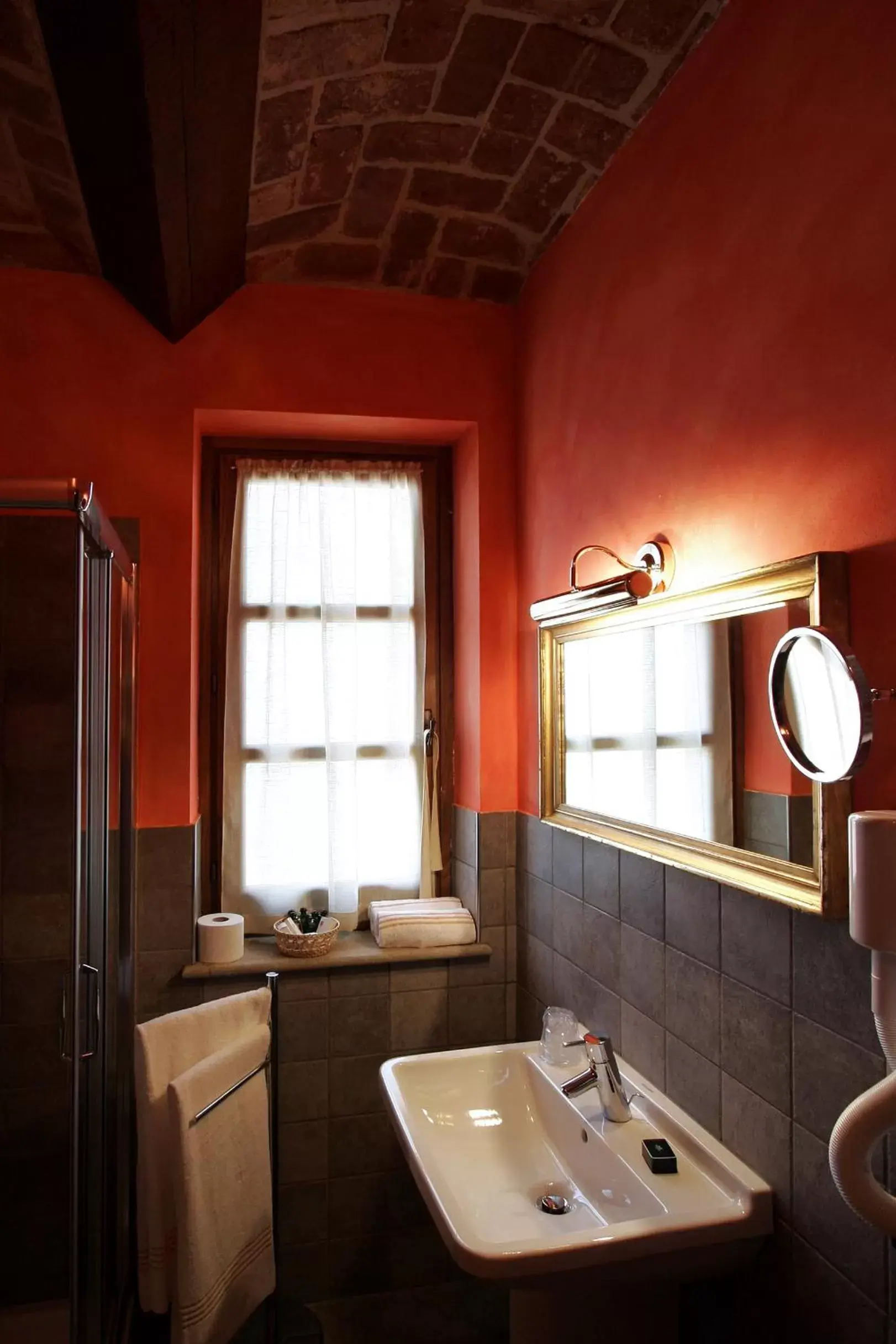 Bathroom in Foresteria Ristorante Conti Roero