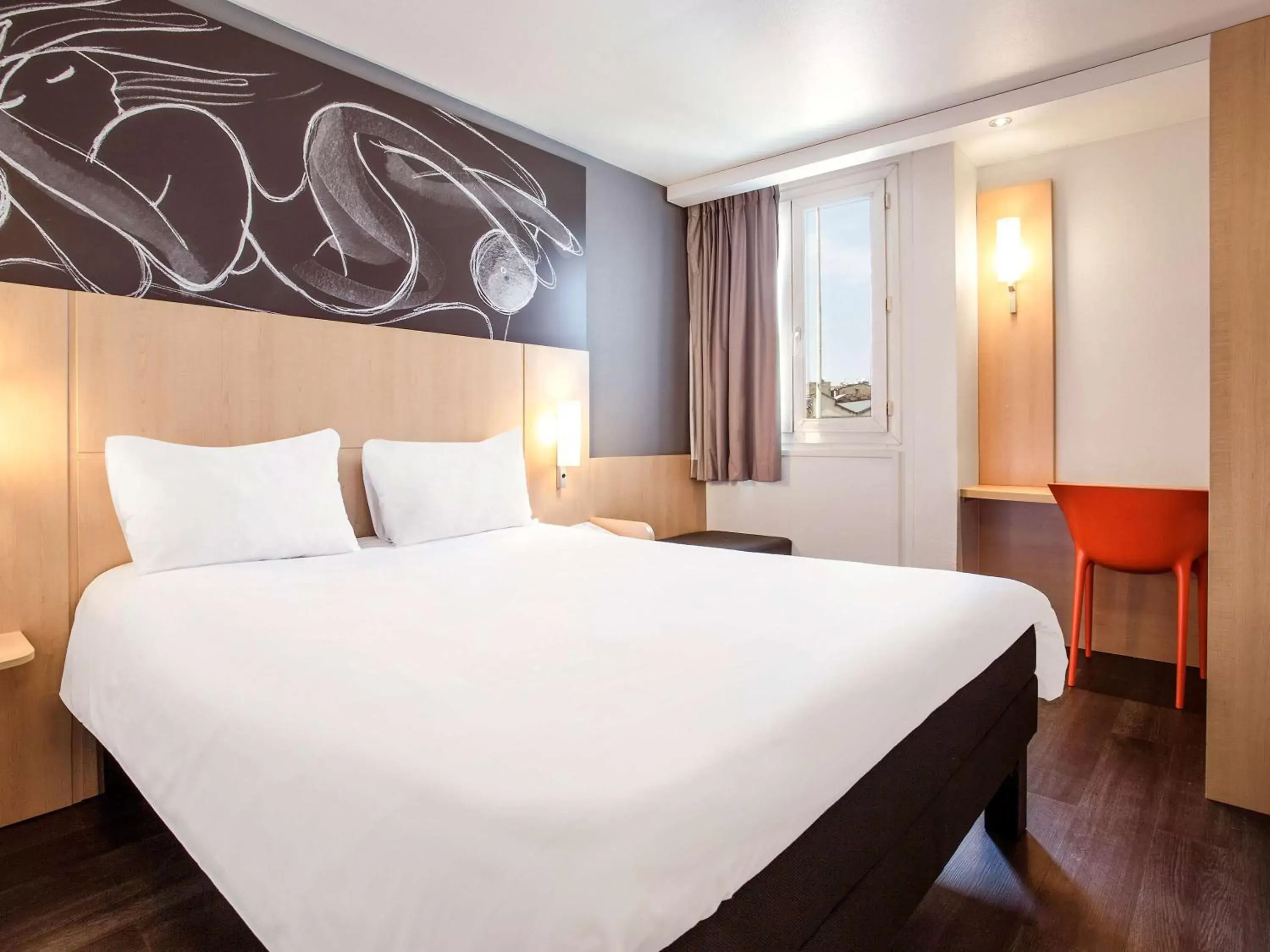 Photo of the whole room, Bed in ibis Saint-Denis Stade Ouest