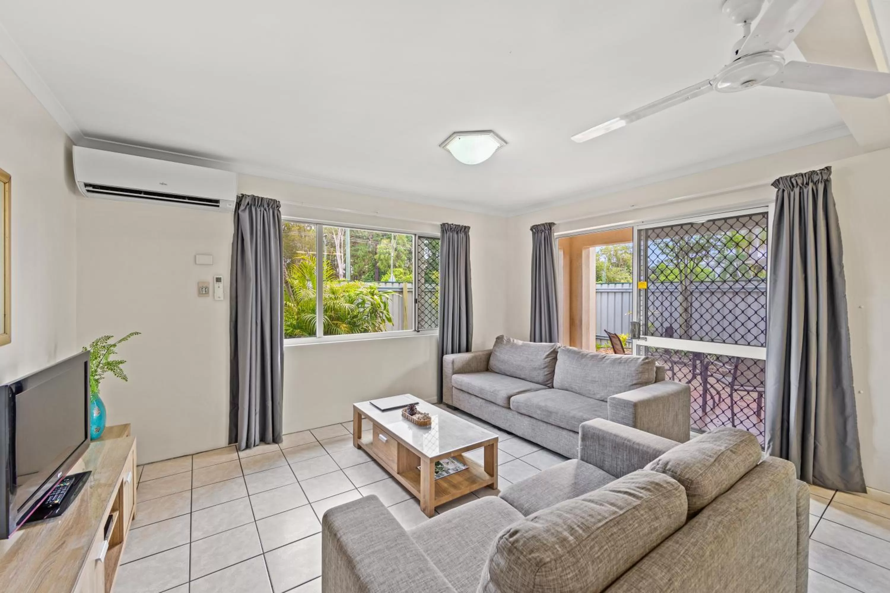 Communal lounge/ TV room in Koala Court Holiday Apartments