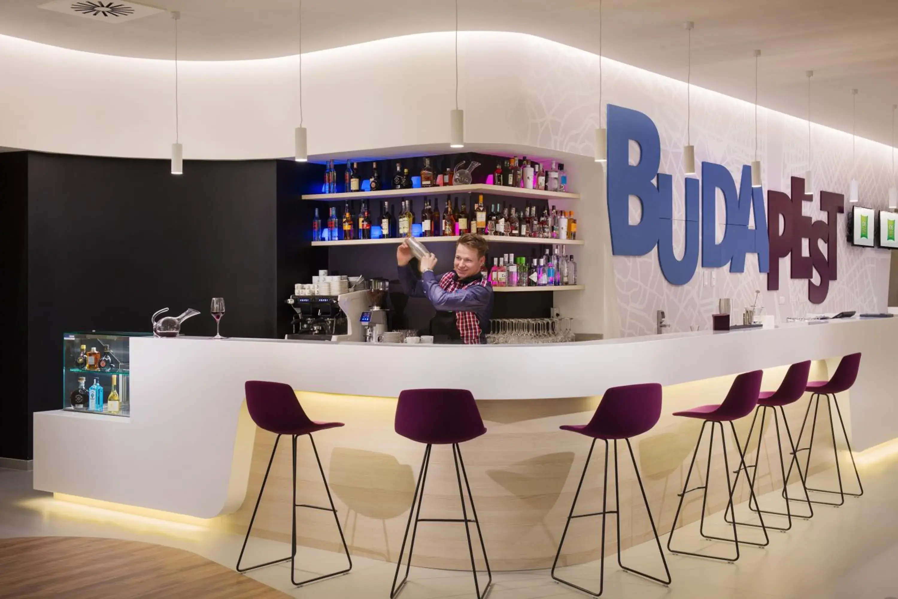 Lounge or bar, Lounge/Bar in ibis Styles Budapest Airport