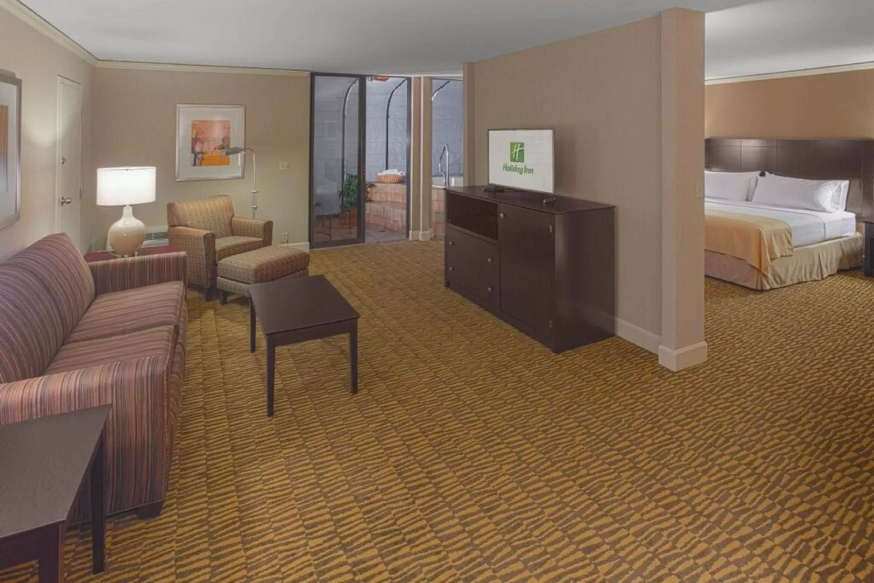 Bedroom, Seating Area in Holiday Inn - Executive Center-Columbia Mall, an IHG Hotel