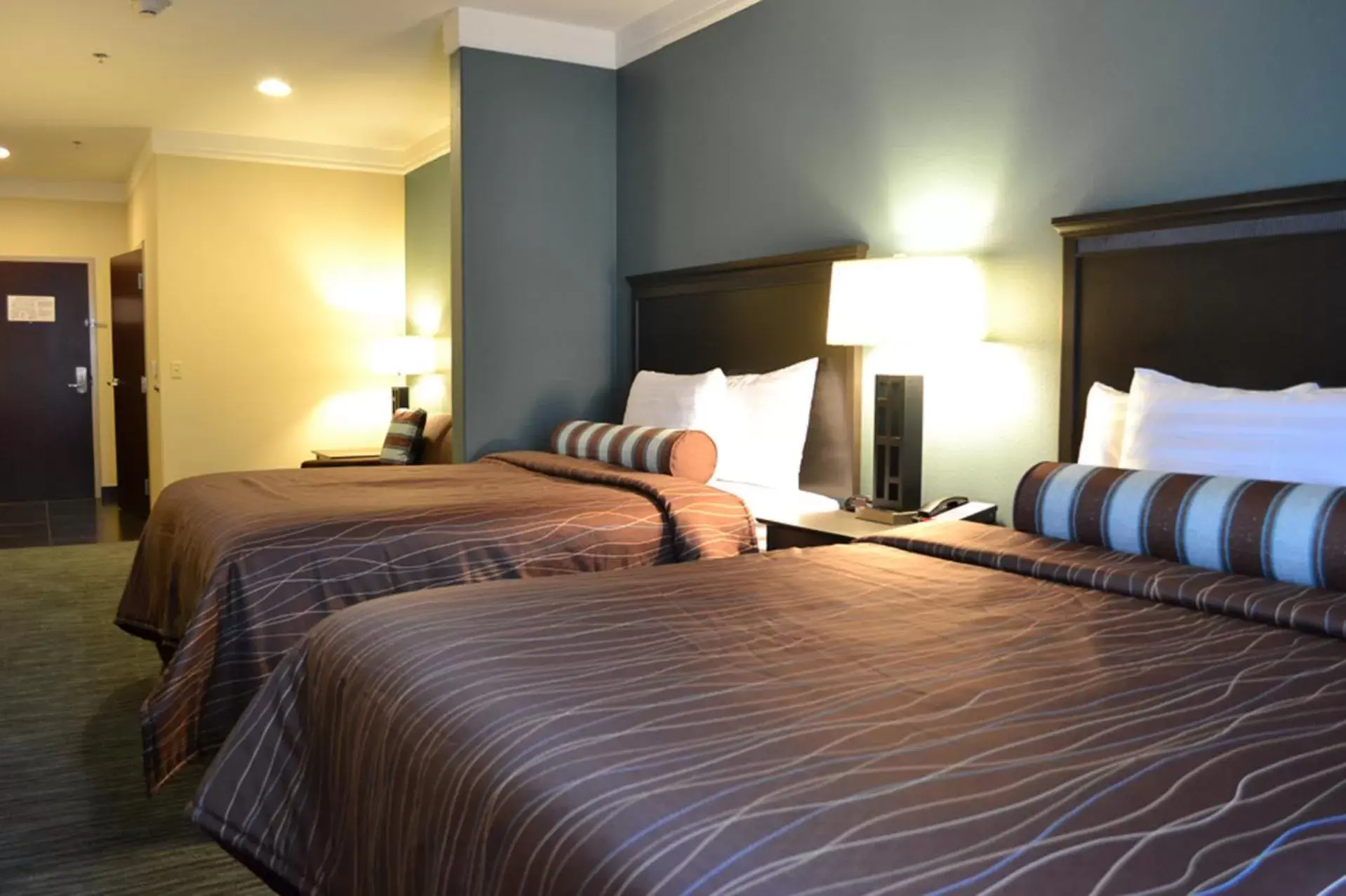 Photo of the whole room, Bed in Red River Inn and Suites