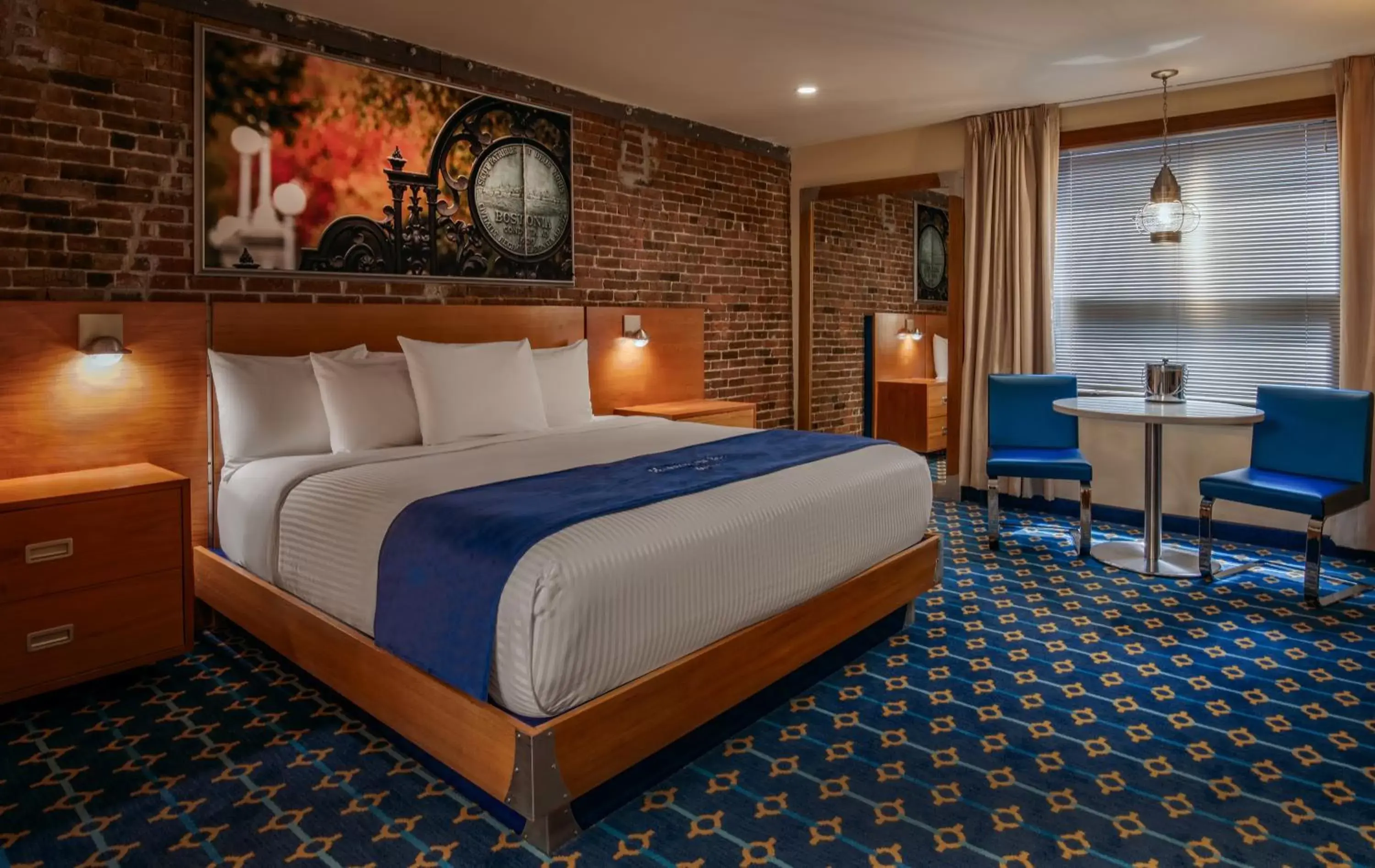 Bed in Harborside Inn