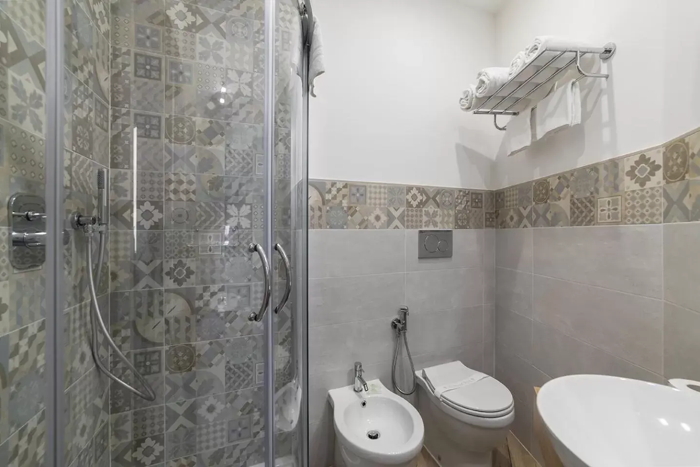 Shower, Bathroom in B&B Piazza Roma