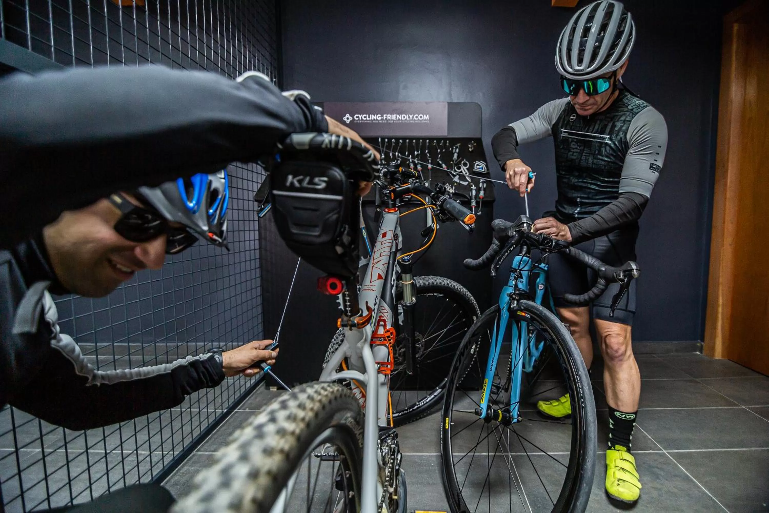 Cycling in Climia Benidorm Plaza