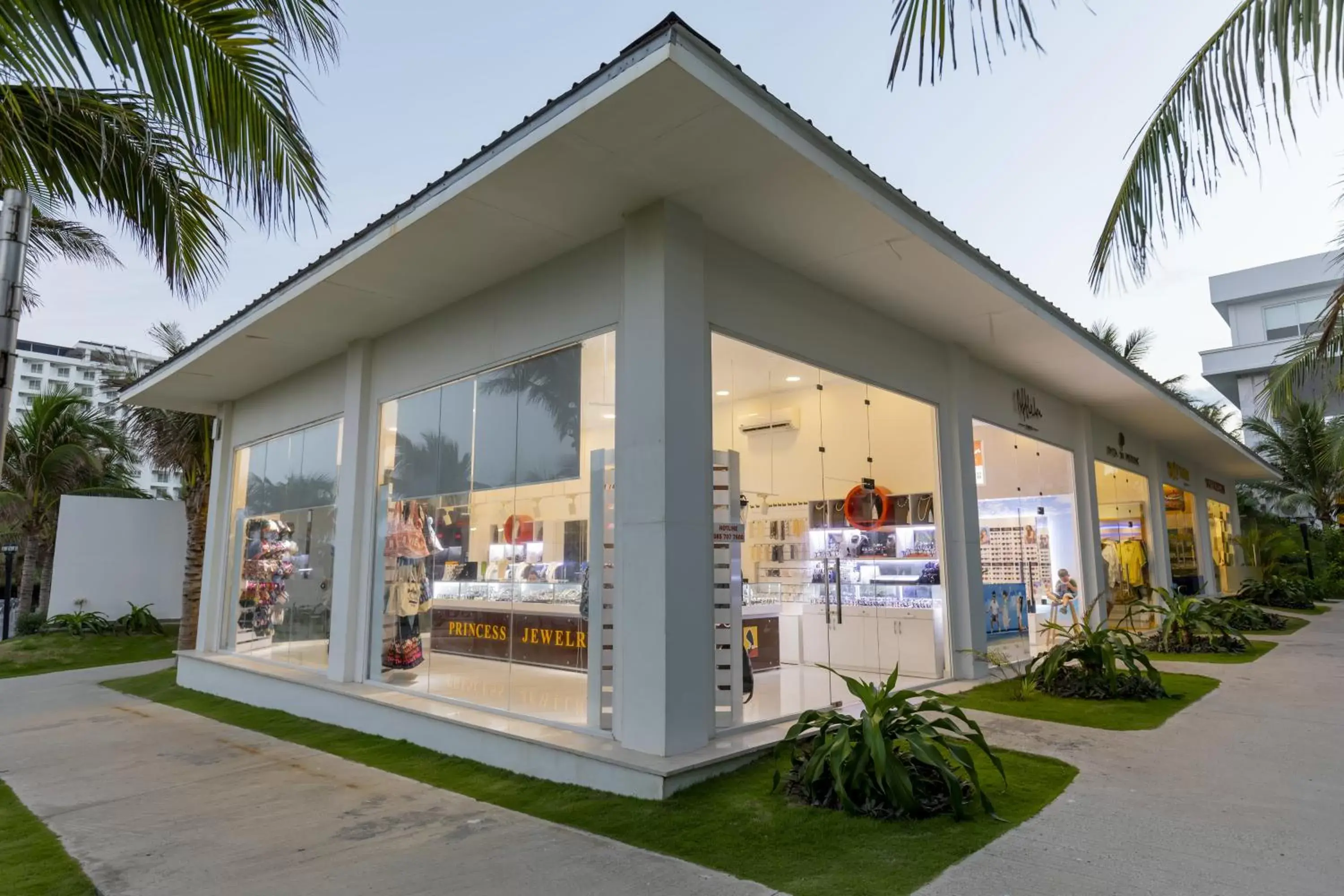 On-site shops in Swandor Cam Ranh Resort-Ultra All Inclusive