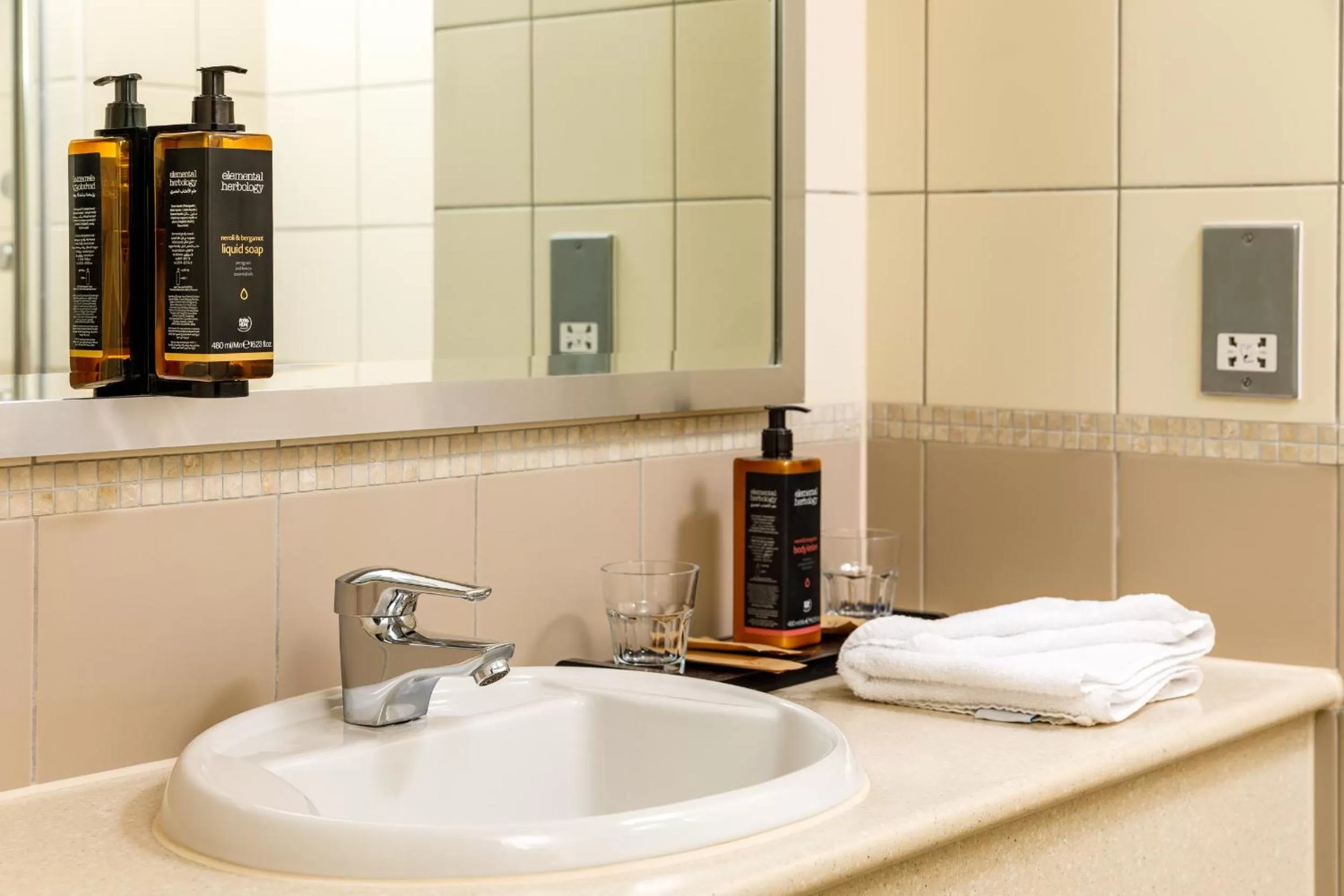 Bathroom in Mercure Swansea Hotel