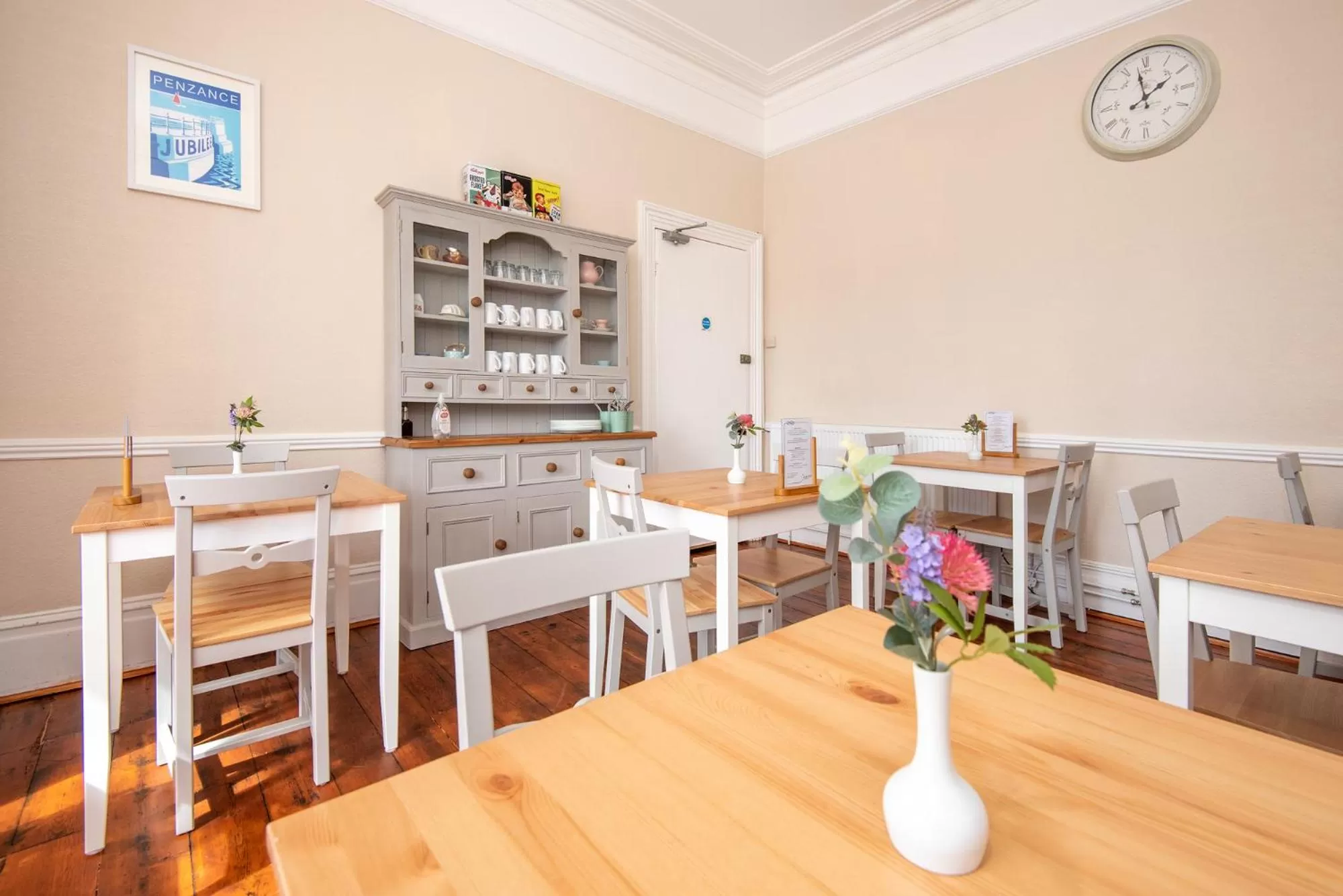 Restaurant/Places to Eat in The Pendennis Guest House